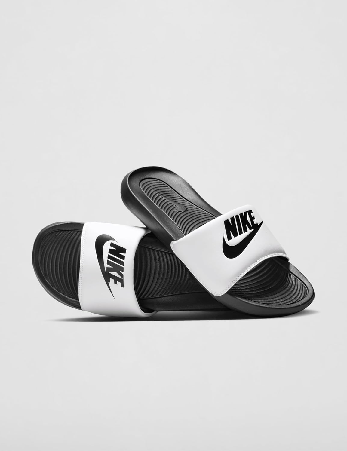 Detalle 2 de NIKE Victori One Print Scarpe da squash Donna: stile neutro e comodità per il gioco e il tempo libero