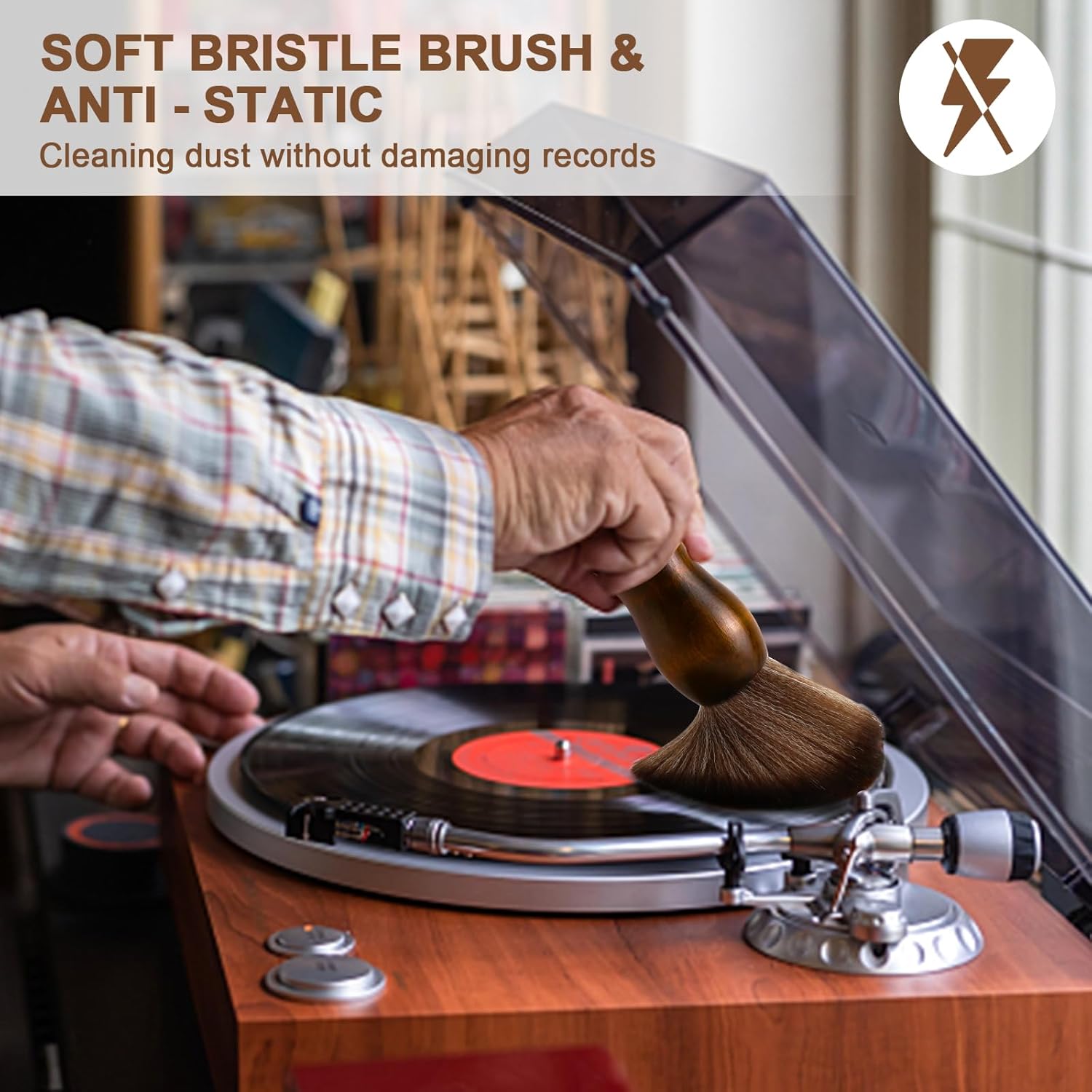 Detalle de XQ XIAO QIAO Vinyl Record Cleaning Brush – Anti-Static Dust Cleaner with Camphor Wood Handle