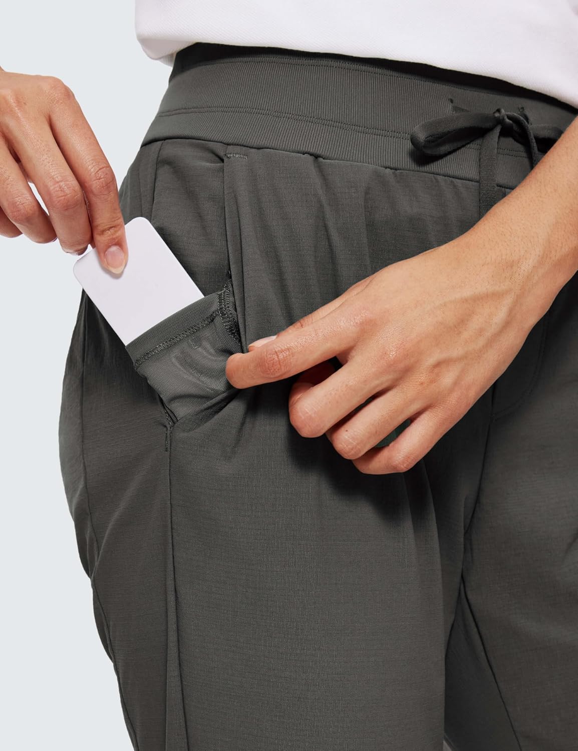 Detalle 1 de CRZ YOGA women’s joggers with elastic waistband, pockets and ripstop fabric (27.5" inseam)