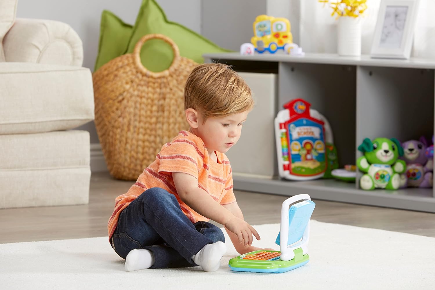 Detalle de LeapFrog 2 in 1 LeapTop Touch Laptop (Green) learning tablet for kids aged 2+