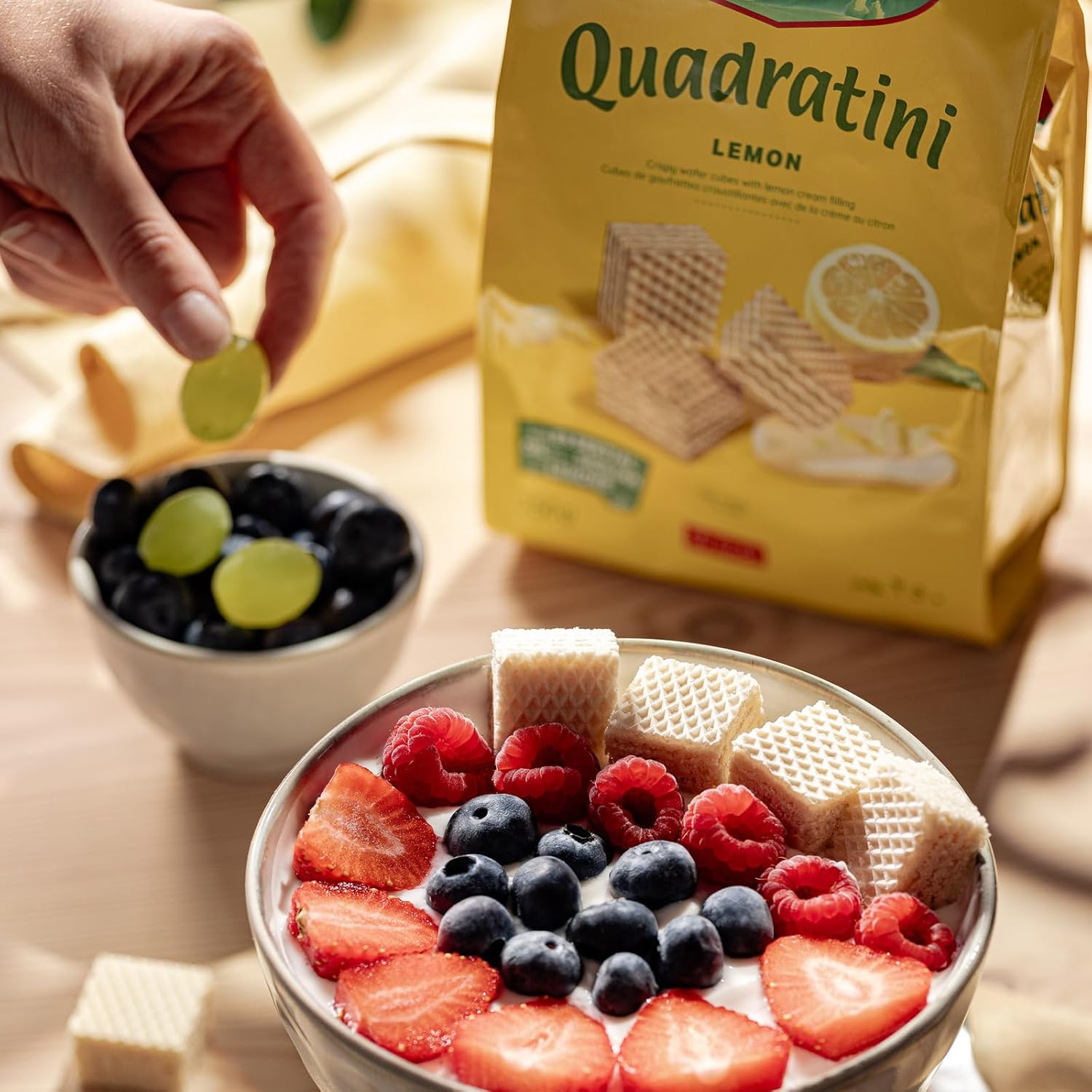 Thumbnail 6 de Loacker Quadratini Lemon: cubetti croccanti con crema al limone in confezione da 12 sacchettini