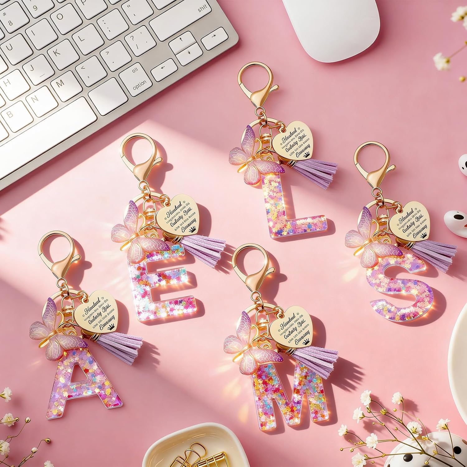Detalle de TUZELIYA A-Z Personalisierte Geschenke: Glasbecher mit Deckel & Strohhalm + Initialen-Schlüsselanhänger