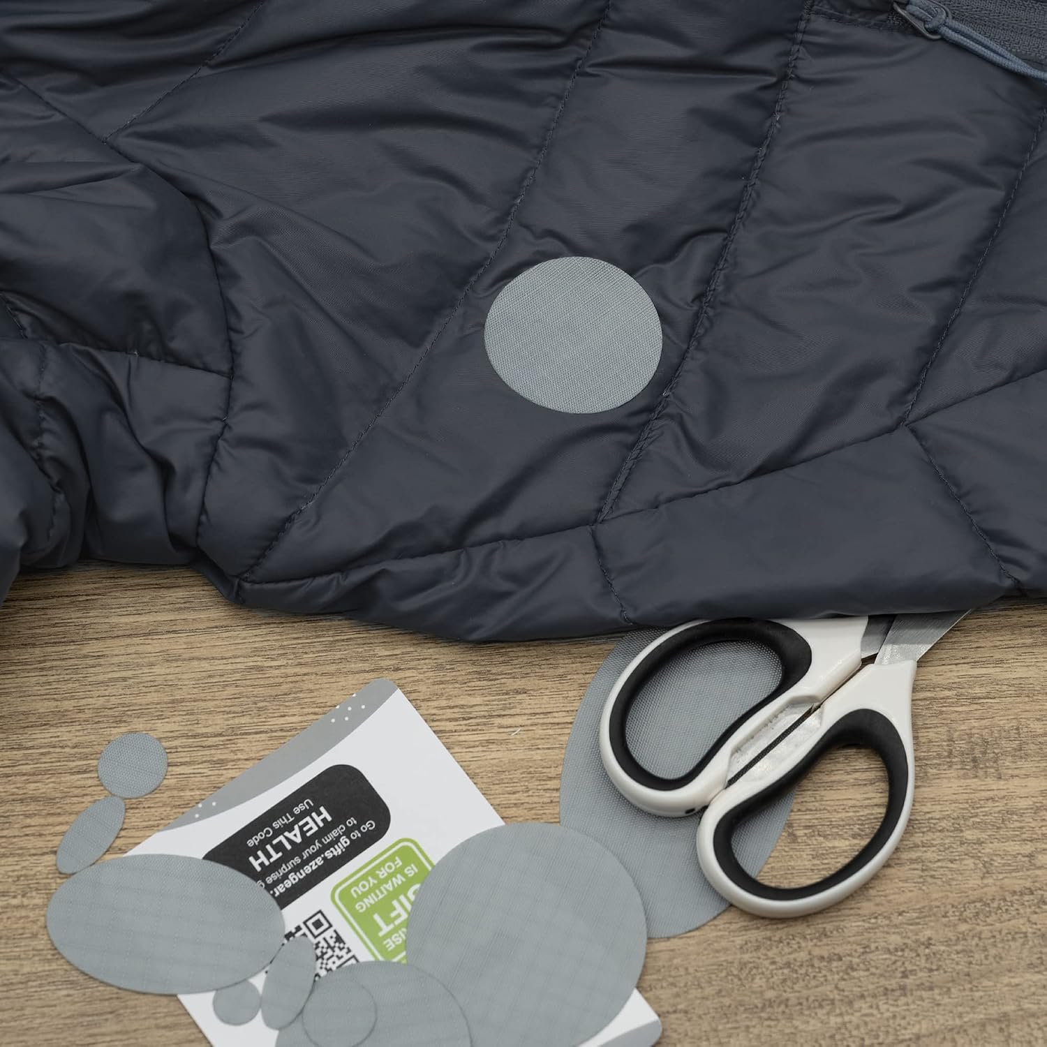Detalle 2 de Reparatur Flicken für Daunenjacken, Zelte & Schlafsäcke – 11 selbstklebende Nylon-Polyester-Flicken, wasserdicht & hitze-/kältebeständig, vorgeschnitten