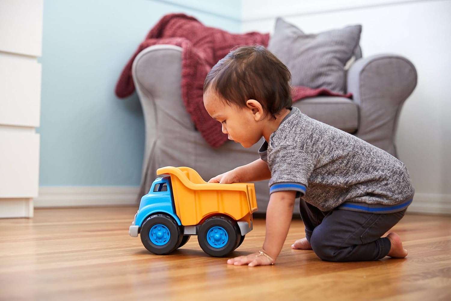 Detalle 1 de Green Toys Dump Truck (Blue/Orange) Recycled Plastic Pretend-Play Vehicle for Kids