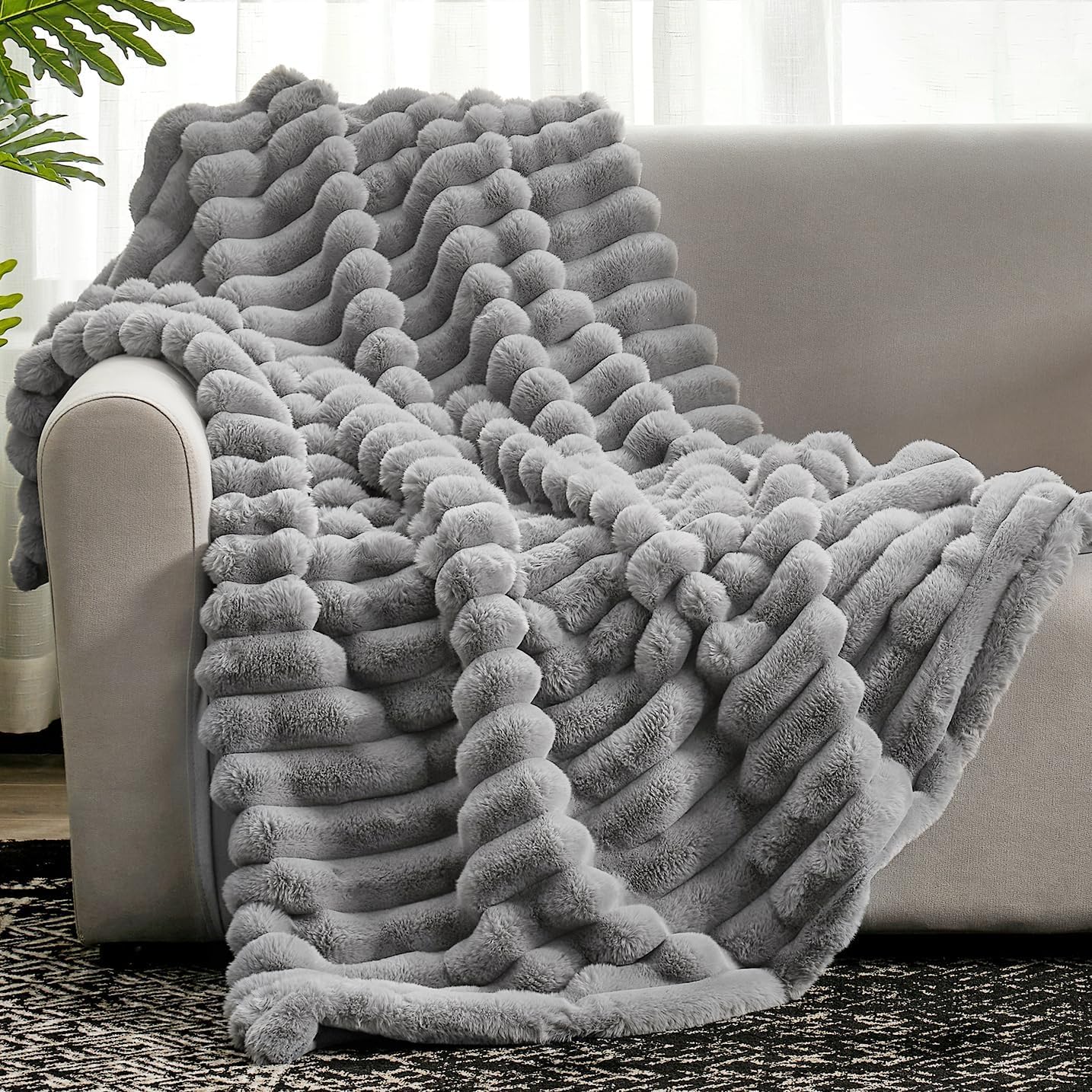 Detalle de Cozy Bliss Faux Fur Throw Blanket 50x60 🛋