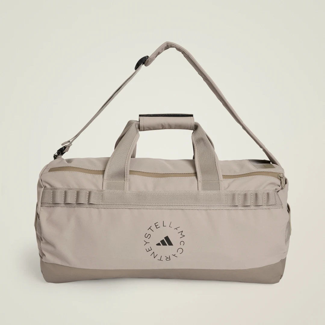 Detalle de Bolsa adidas by Stella McCartney 24/7 – Marrón: estilo sostenible para el día a día