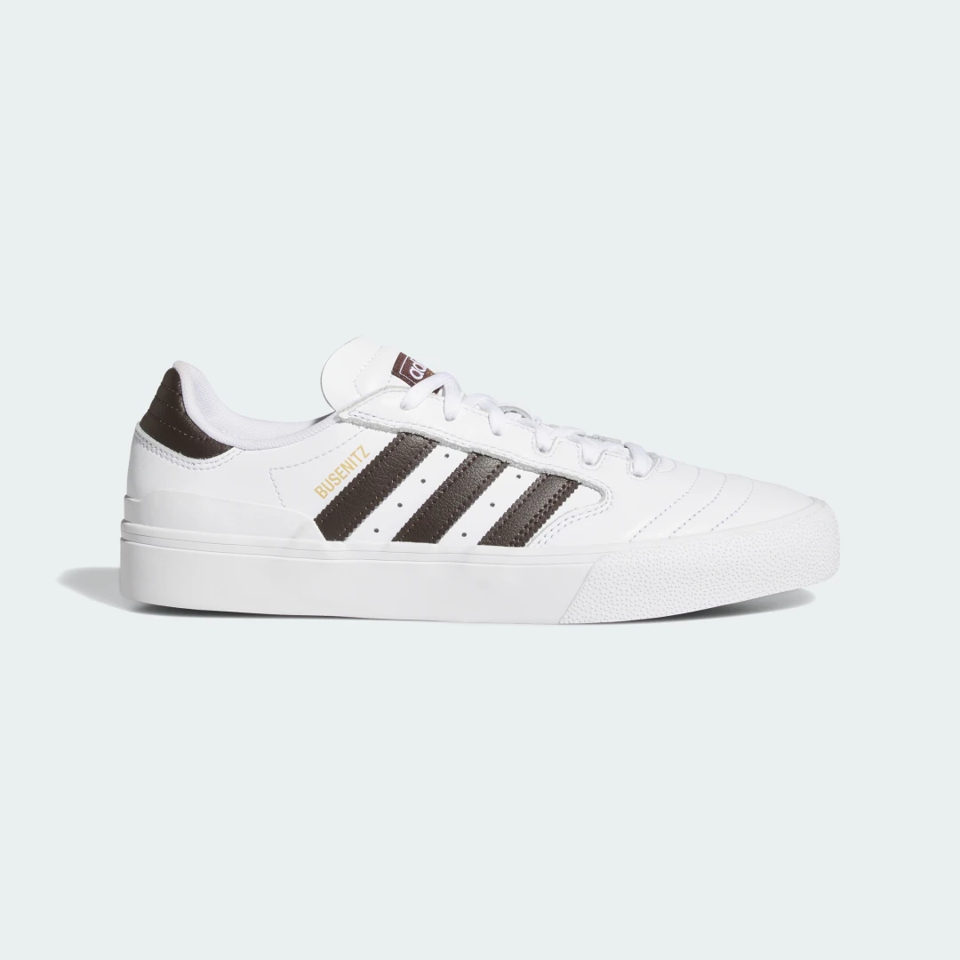 Detalle de Adidas Busenitz Vulc II: opinión práctica sobre una zapatilla de skate en color blanco