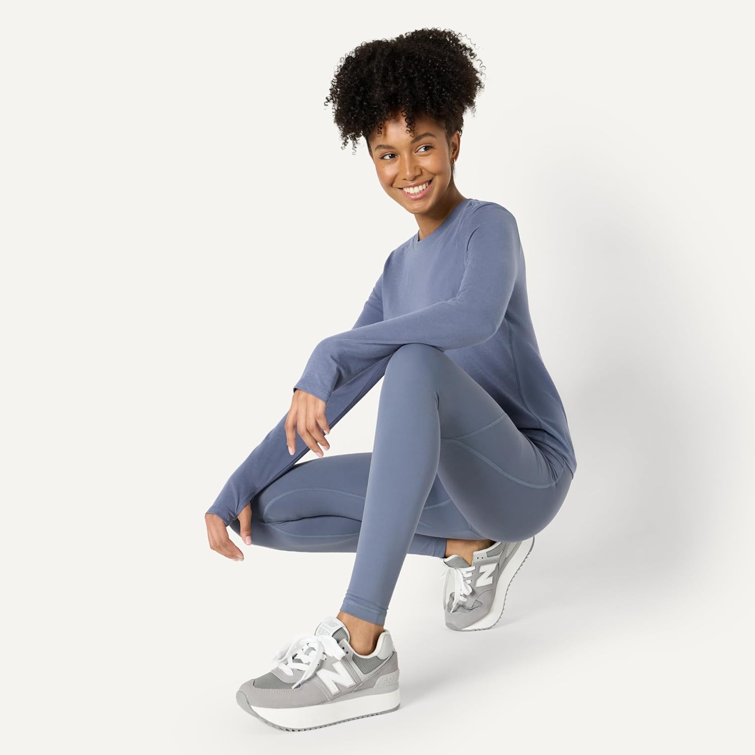 Detalle 2 de Amazon Essentials Women's Active Soft Cotton Regular Fit Crewneck Long Sleeve T-Shirt