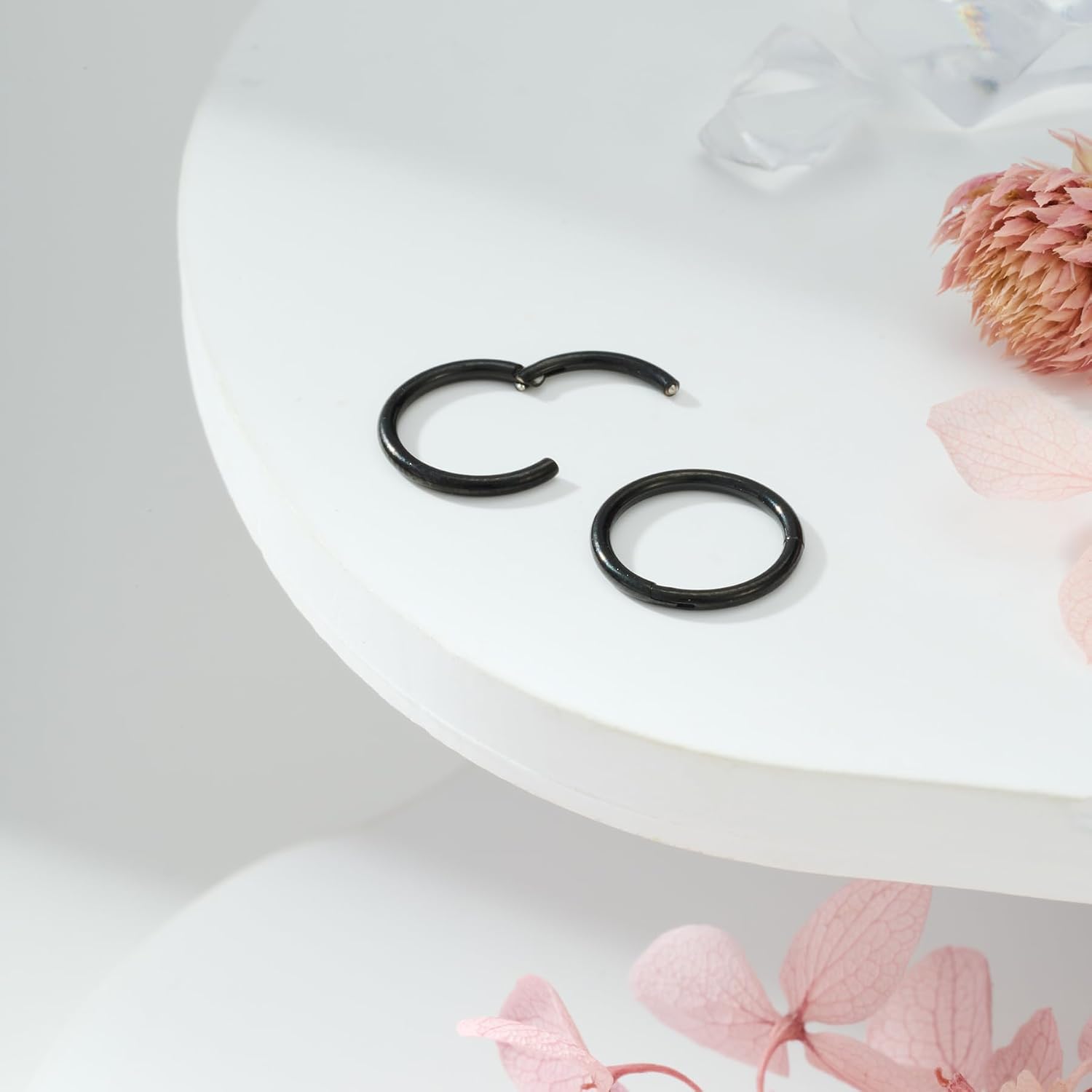Detalle de Briana Williams 2pcs Hinged Clicker Segment Nose Rings – 316L Surgical Steel, 20G, 6mm Inner Diameter (5–12mm options)