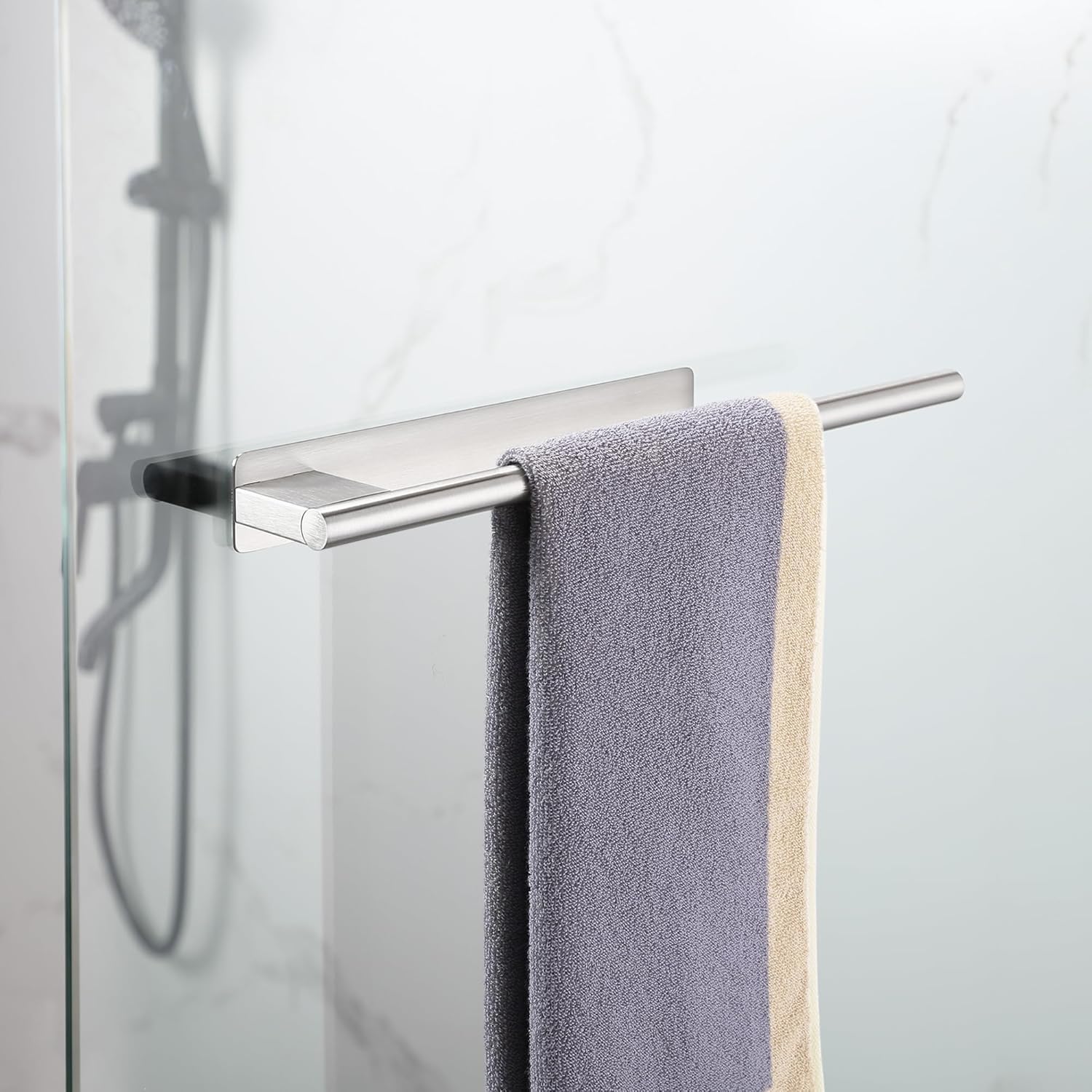 Detalle de Gsocel porta asciugamani a braccio adesivo in acciaio inox da parete, 39 cm, argento