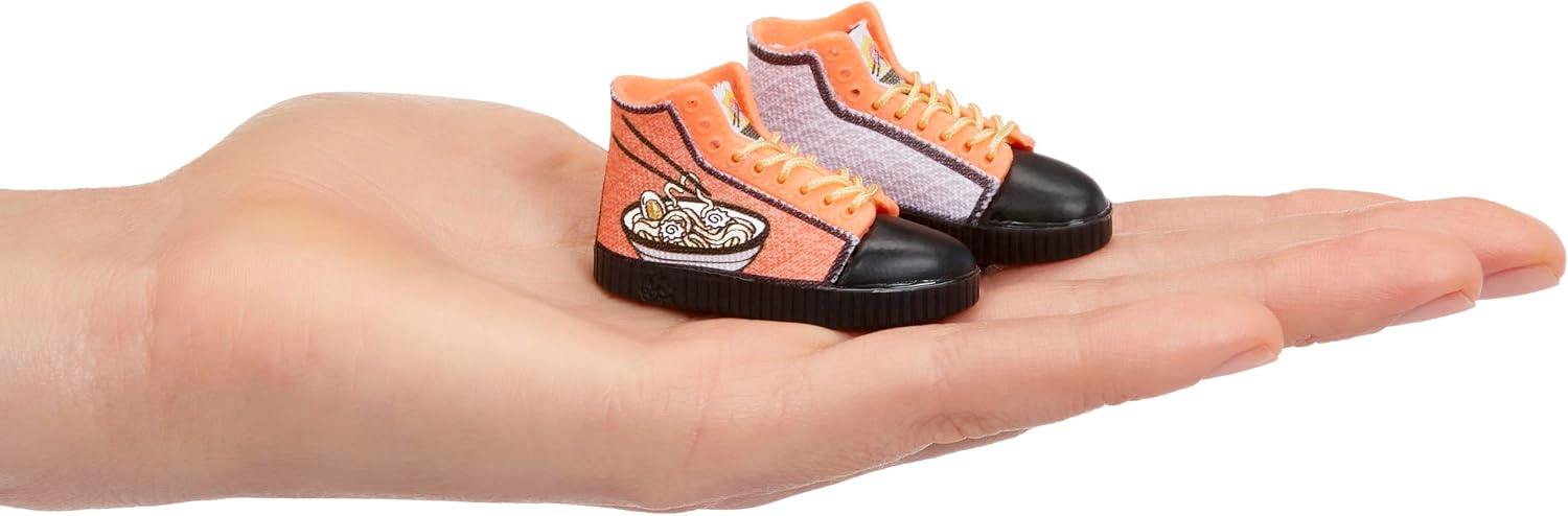 Detalle de MGA's Miniverse Make It Mini Sneakers: miniatuurset met blinde verpakking
