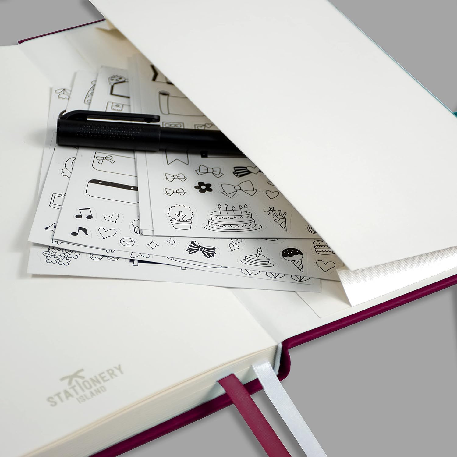 Detalle 1 de STATIONERY ISLAND Bullet Dotted Journal A5 (Hardcover, 120gsm, 180 Pages) – Berry Red