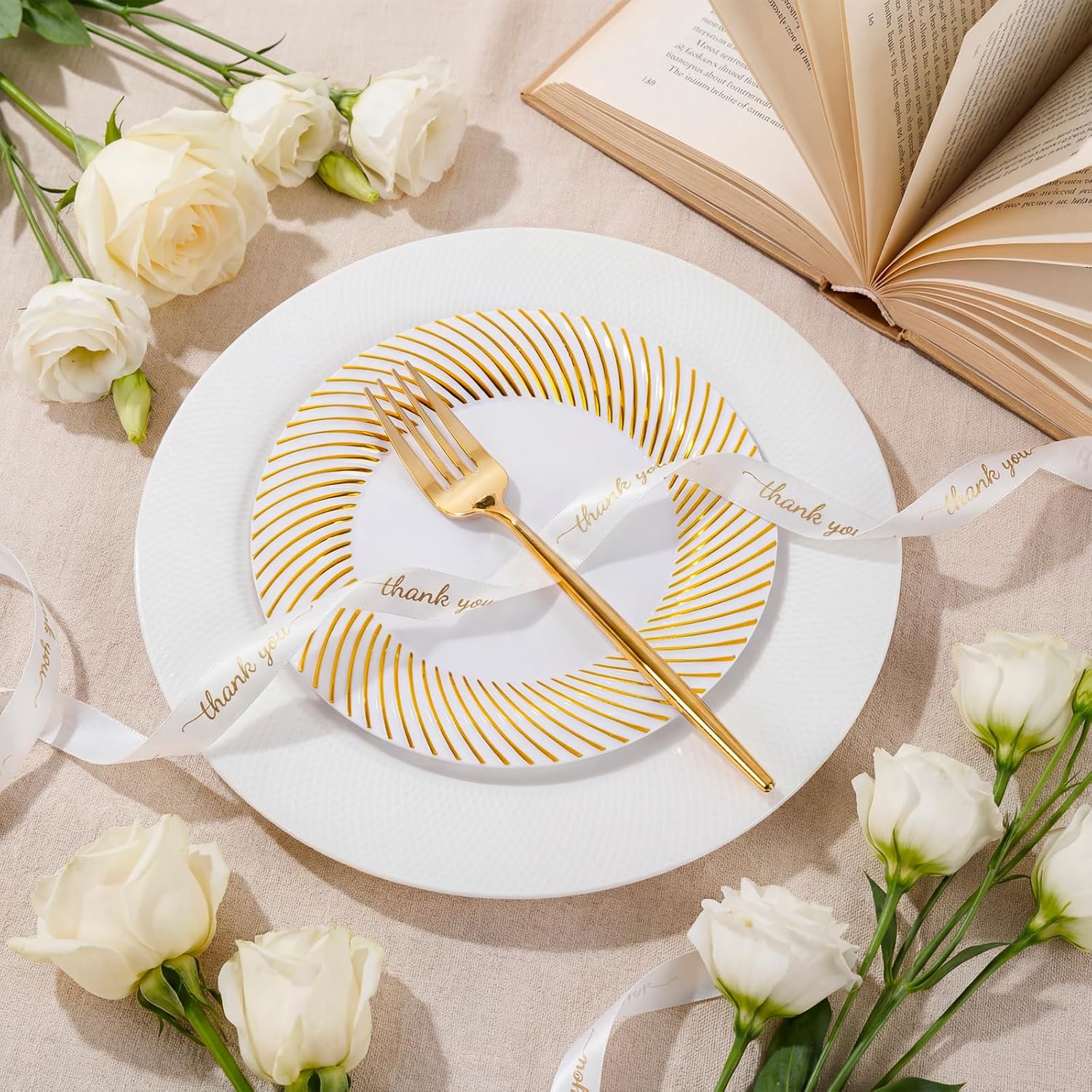 Detalle de Gold Plastic Dessert Plates, 7-Inch