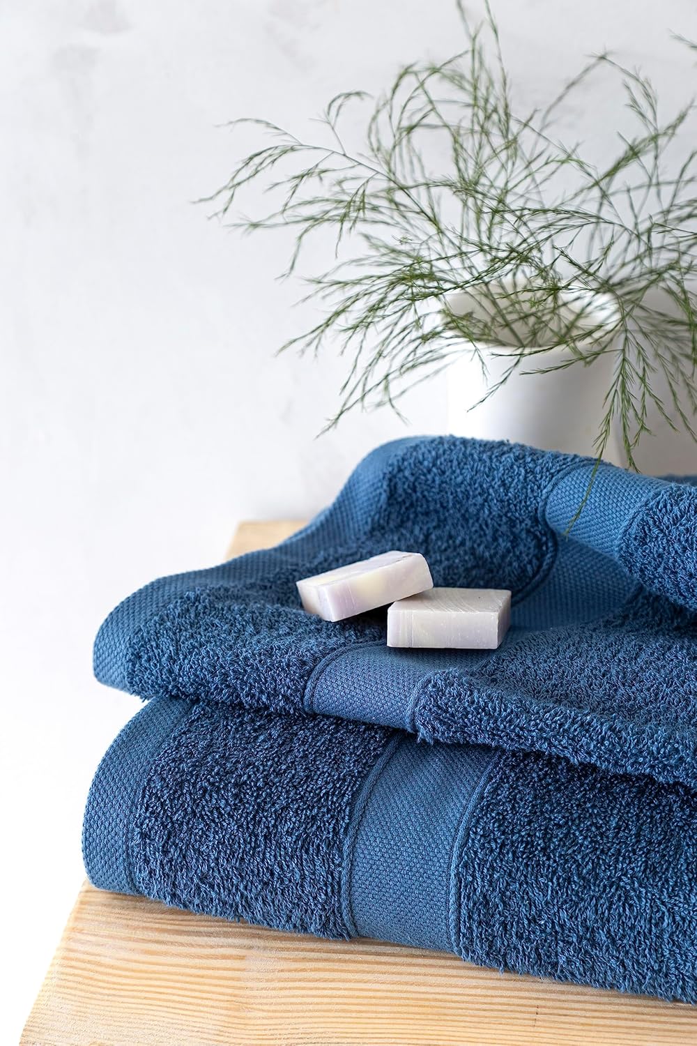Detalle de Todocama Lot de 2 Serviettes de Douche 100% coton 550 g/m² – Bleu Marine (70 x 140 cm)
