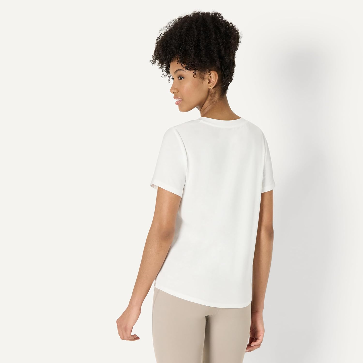 Thumbnail 1 de Amazon Essentials Damen Active Soft Cotton Yoga-Workout-T-Shirt (Relaxed Fit) mit V-Ausschnitt