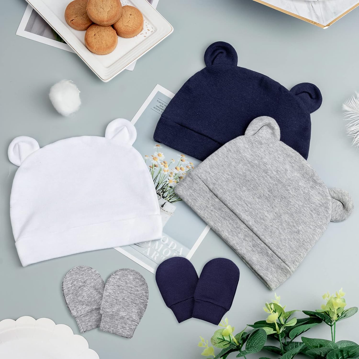 Detalle 2 de DRESHOW Newborn Beanie Hat and Gloves (96% cotton, 0–6 months) – 4 hats & 4 mittens