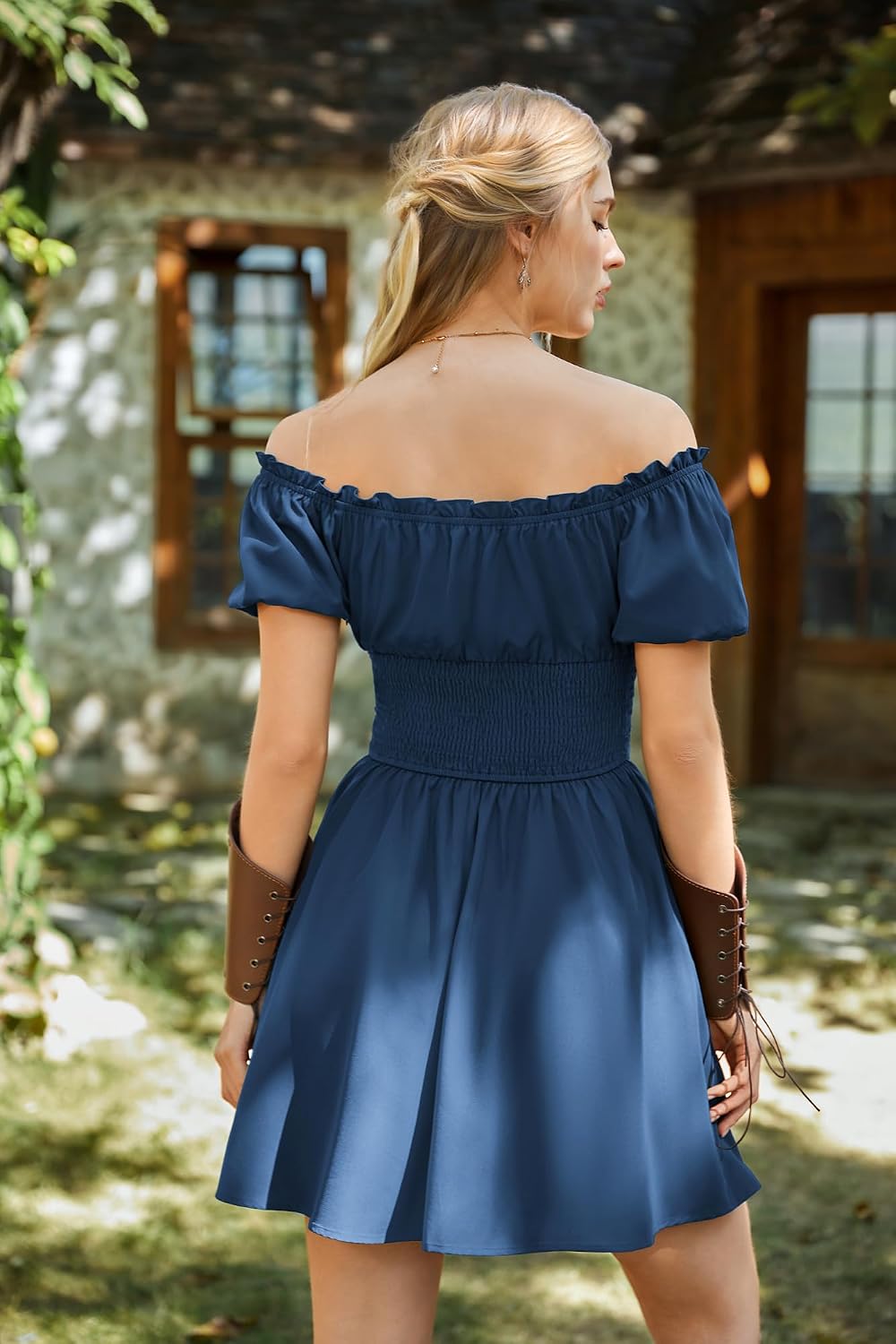 Detalle de Scarlet Darkness Renaissance Corset Mini Dress with Off-Shoulder Sleeves and Pockets
