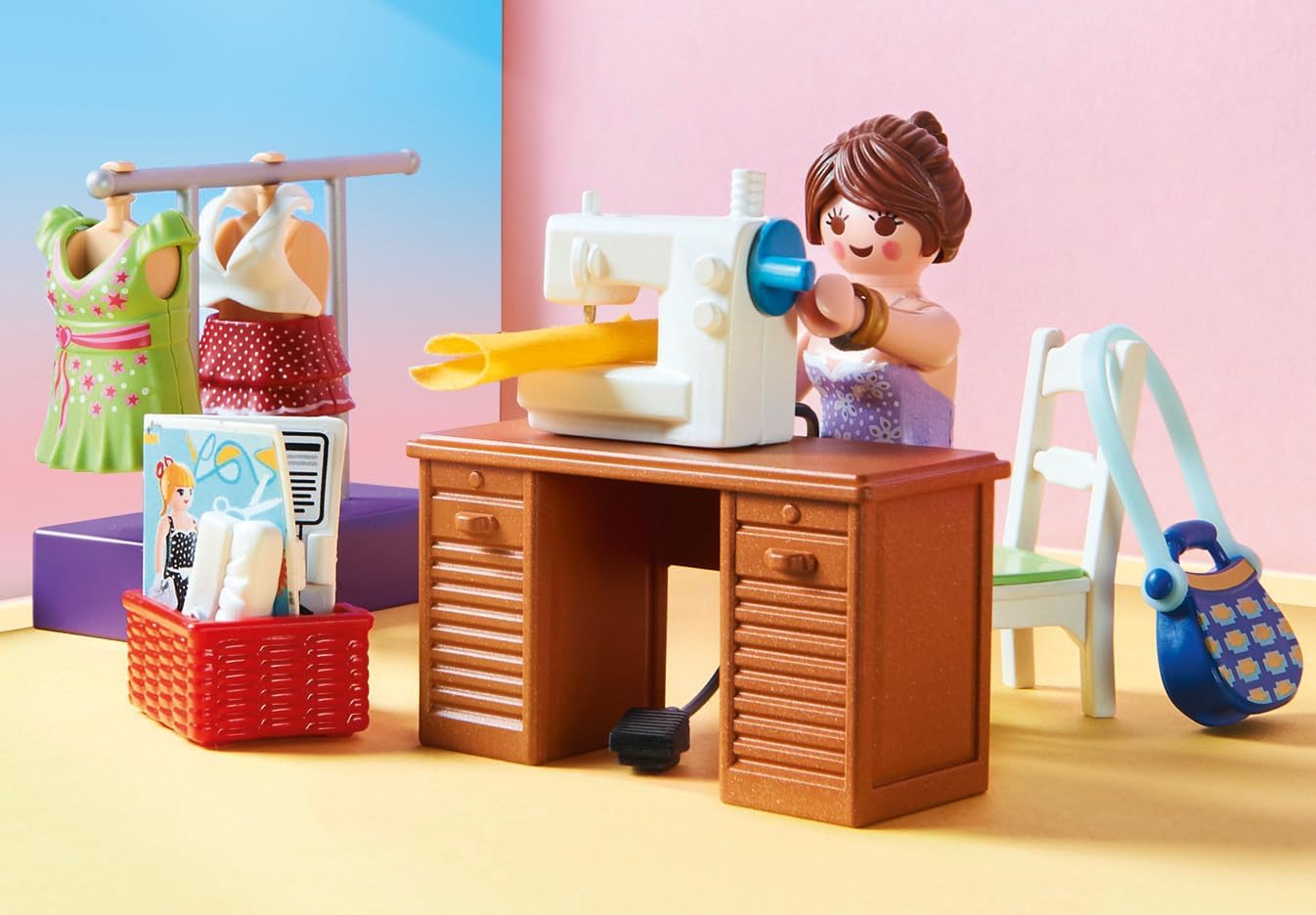 Detalle de PLAYMOBIL 70208 Dollhouse Abwechslung Schlafzimmer mit Nähecke – detailreiches Spielset ab 4 Jahren
