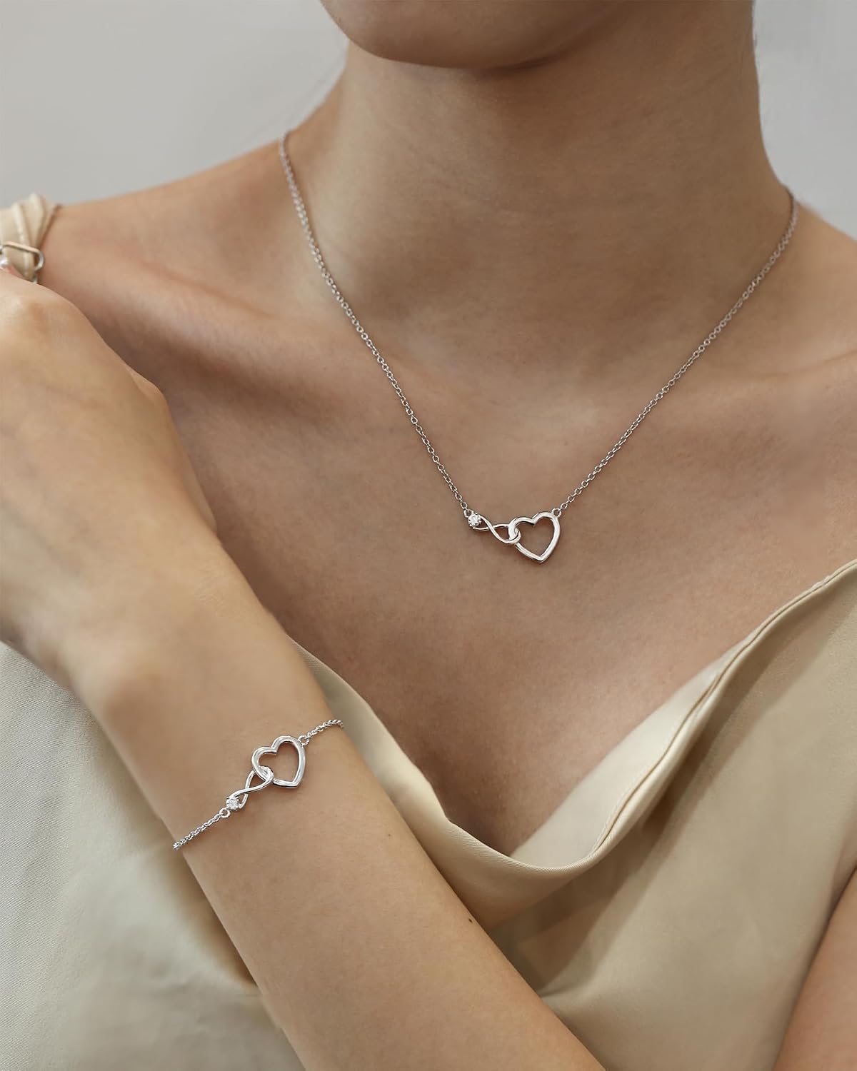 Detalle 1 de FANCIME 925 Sterling Silber Infinity Herz Halskette 27×12 mm