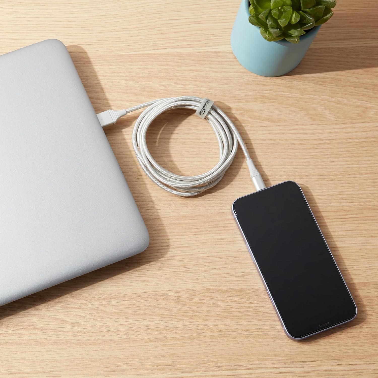 Detalle de Amazonベーシック USB-A - Lightningケーブル 1.8m シルバー、ダブルナイロン編組・MFi認証