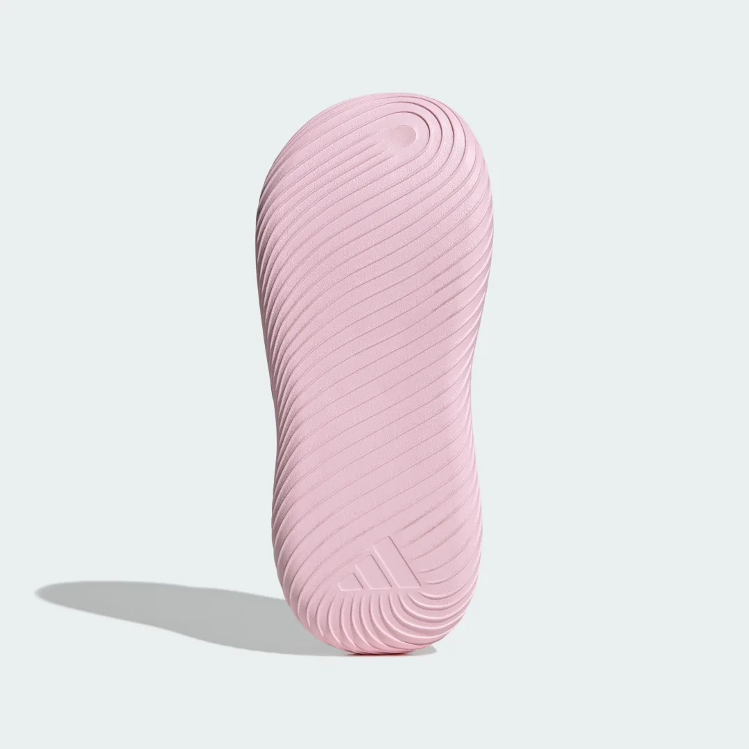Detalle de CHANCLA PURECHILL de Adidas (color rosa) – comodidad y versatilidad para el día a día