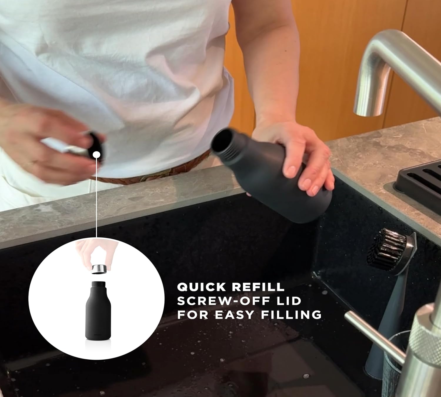 Detalle 2 de EVA SOLO Squeeze Seifenspender aus Silikon – schwarz