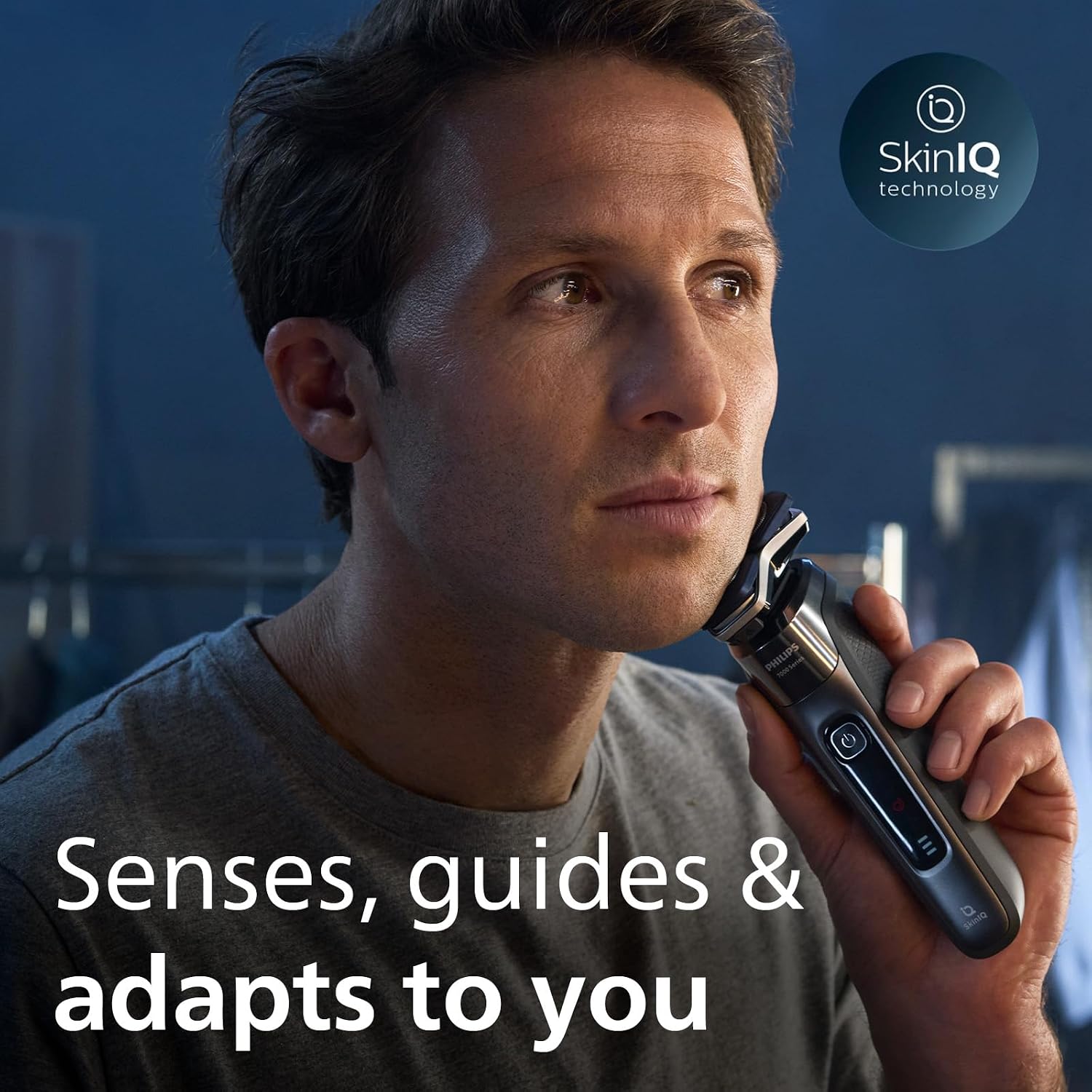 Thumbnail 1 de Philips Shaver Series 7000: Wet & Dry Electric Shaver with SkinIQ Technology (Dark Chrome)