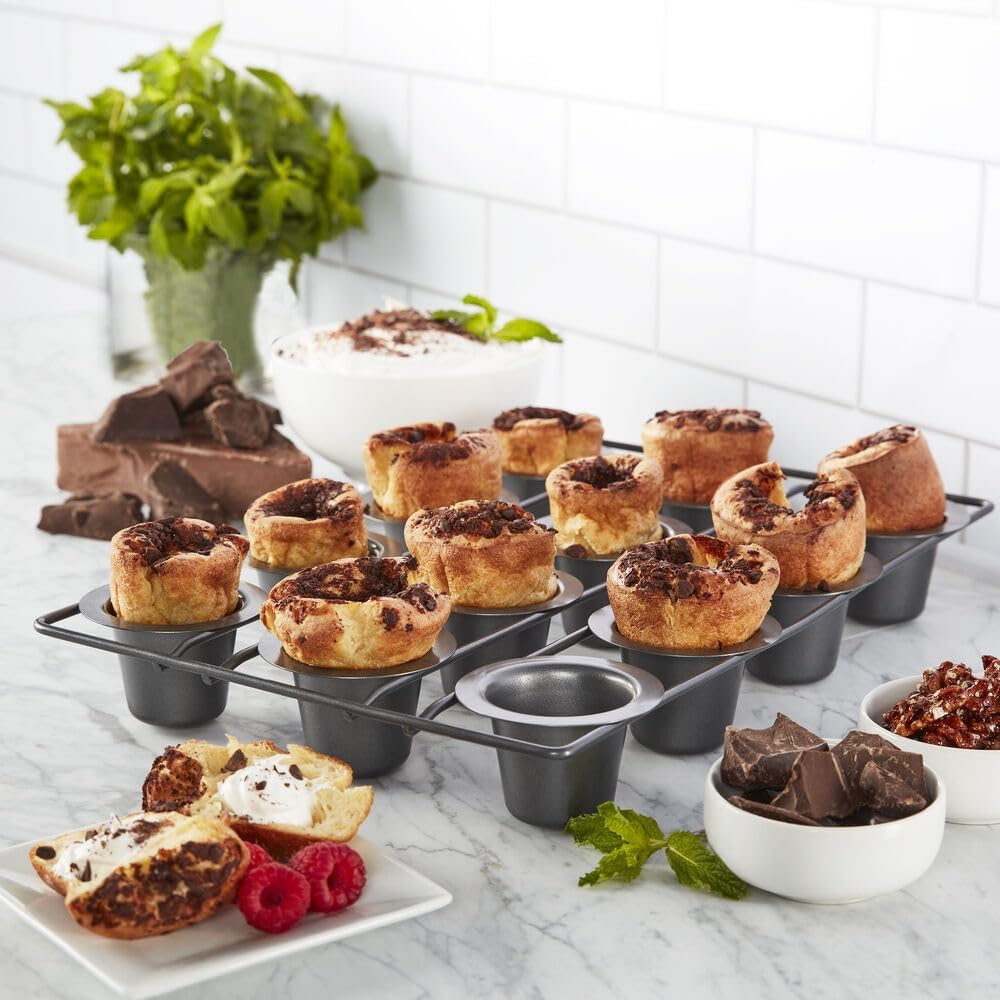 Detalle de Chicago Metallic 26121 Professional 12-Cup Non-Stick Mini Popover Pan (16-Inch-by-10.75-Inch)