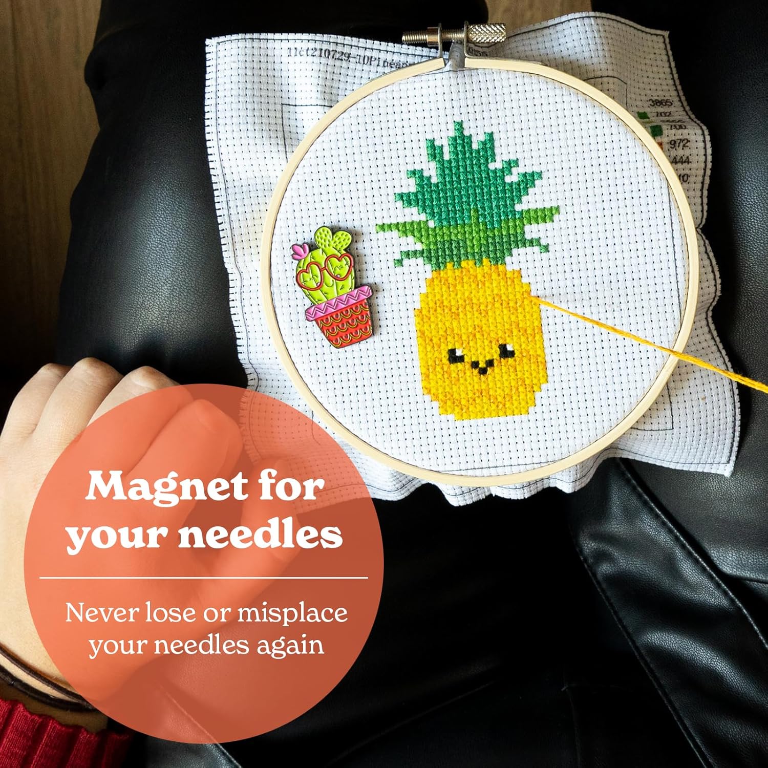 Thumbnail 1 de Needle Minder for Cross Stitch Magnetic Needle Keeper