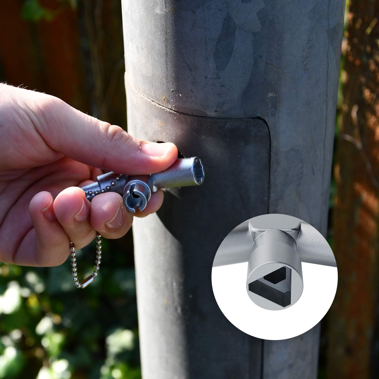 Detalle 2 de ABSINA Chiave universale a 4 profili – chiave quadra e multiuso per armadi, cantieri ed edilizia