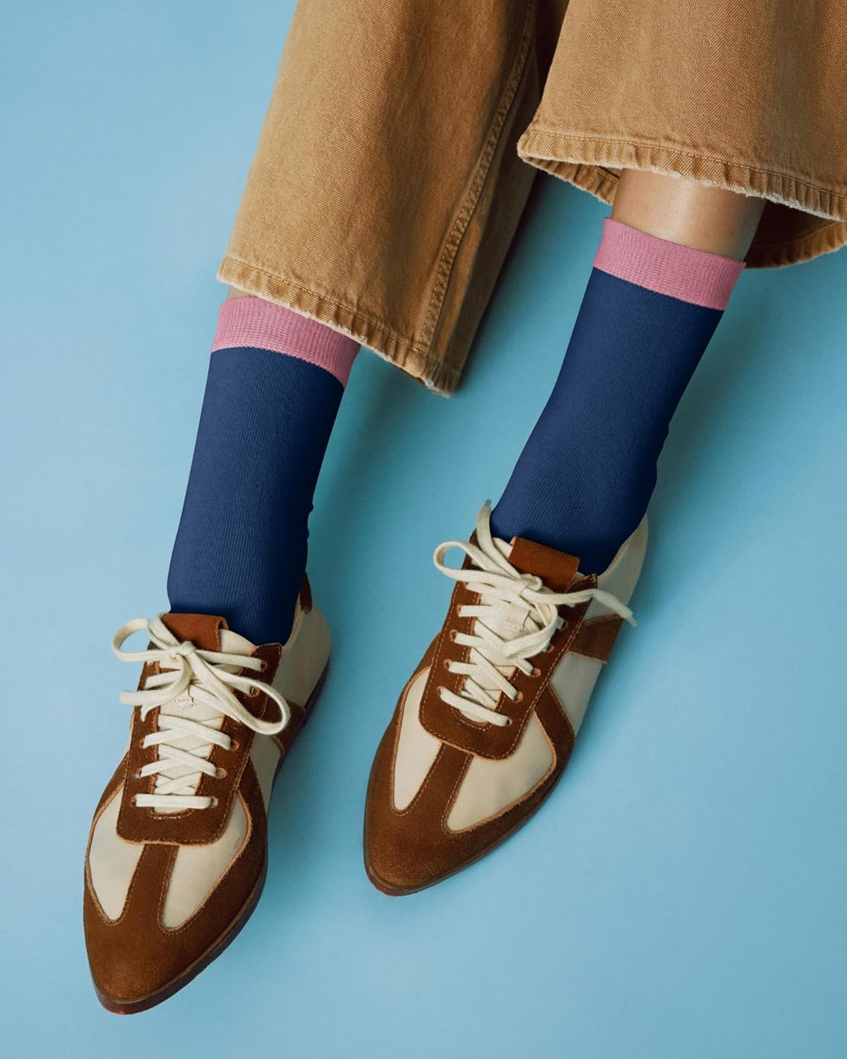 Detalle 2 de Belloxis 60th Birthday Socks: Cozy Cotton Grip Socks for Celebratory Style