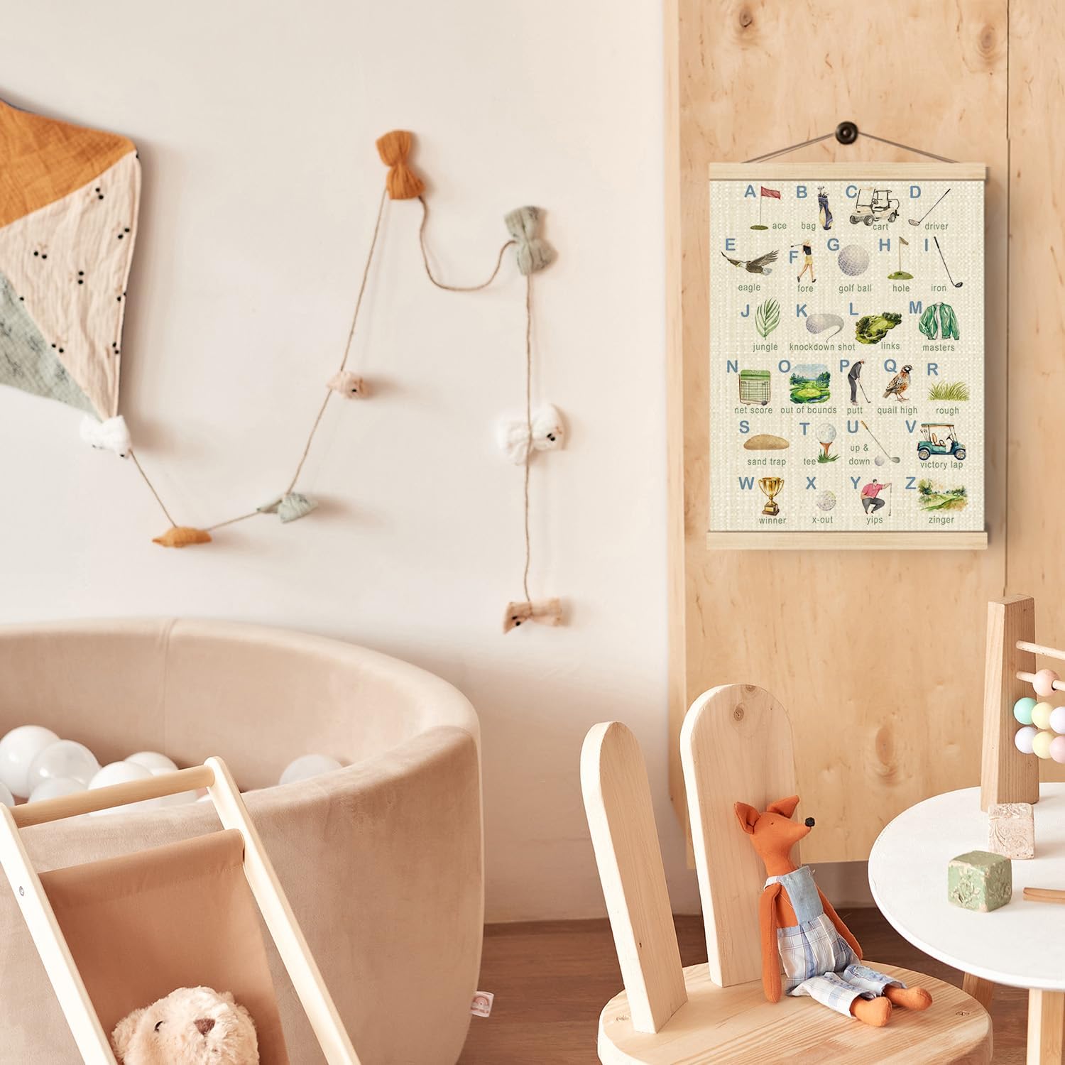 Detalle 1 de Golf Nursery Wooden Poster Hanger, 16 x 24 Inches