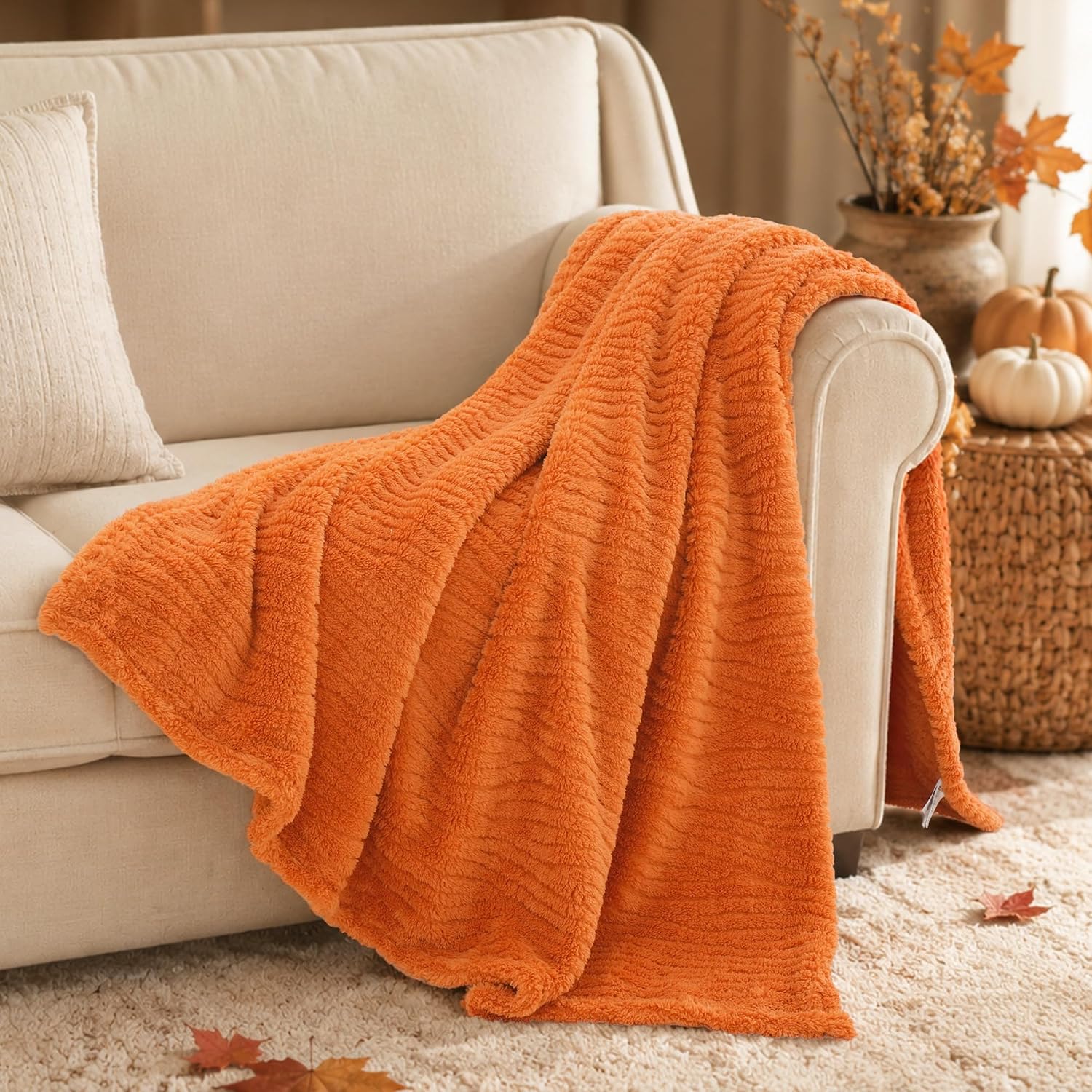 Detalle 2 de Battilo fleece throw blanket, 50 × 60 in