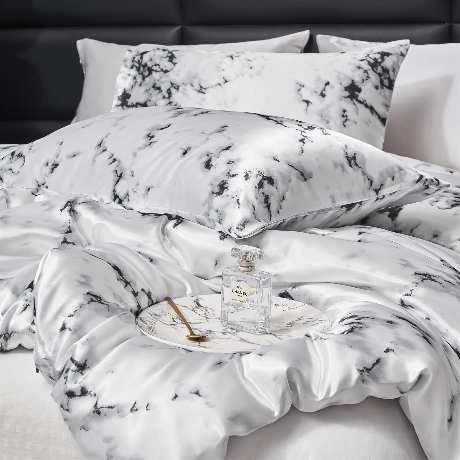 Detalle 2 de Marmoriert Satin Bettwäsche Set 3-teilig 200x220 cm – Schwarz/Weiß, Glänzend, Reißverschluss