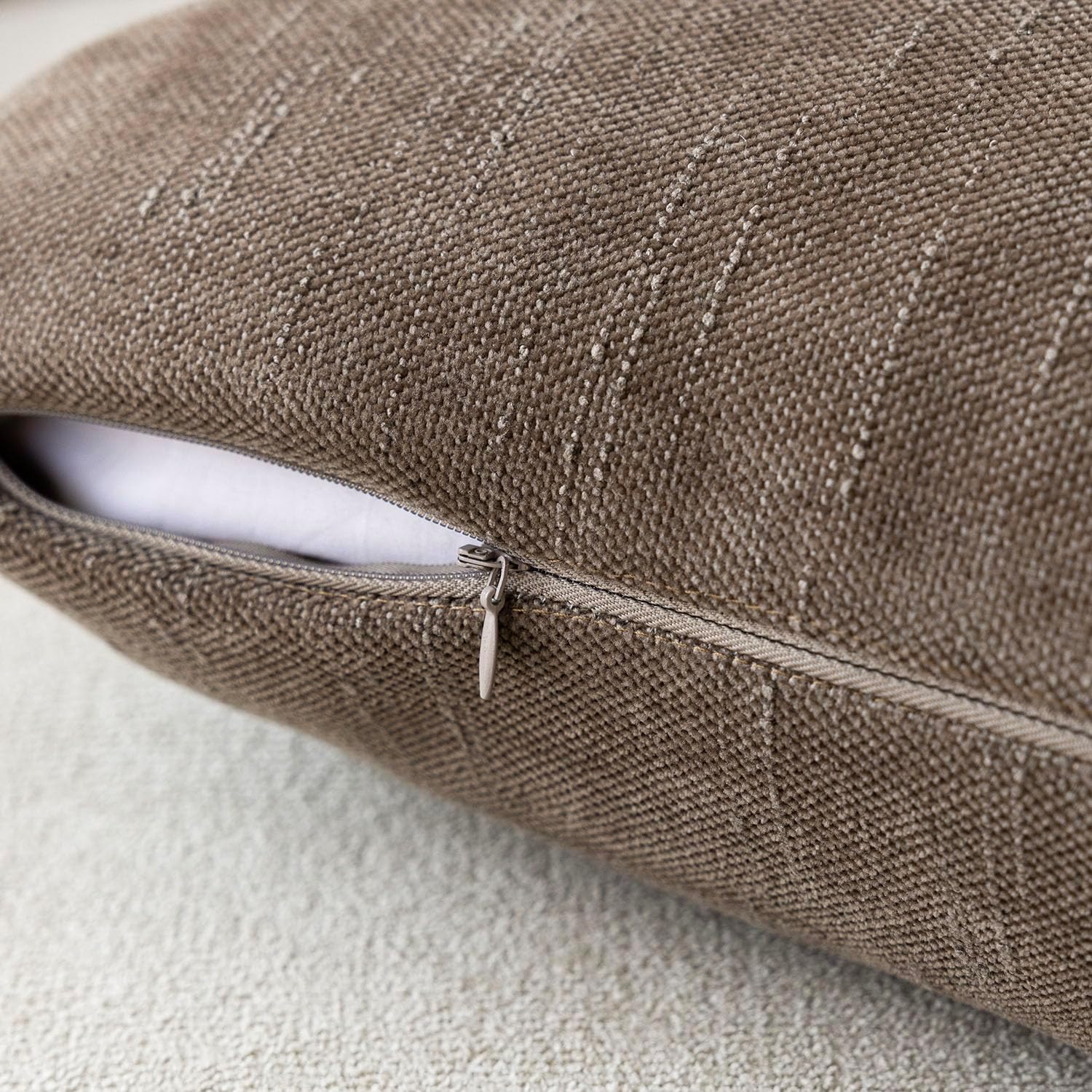 Detalle 2 de Foindtower Chenille Pillow Covers 24x24 🛋