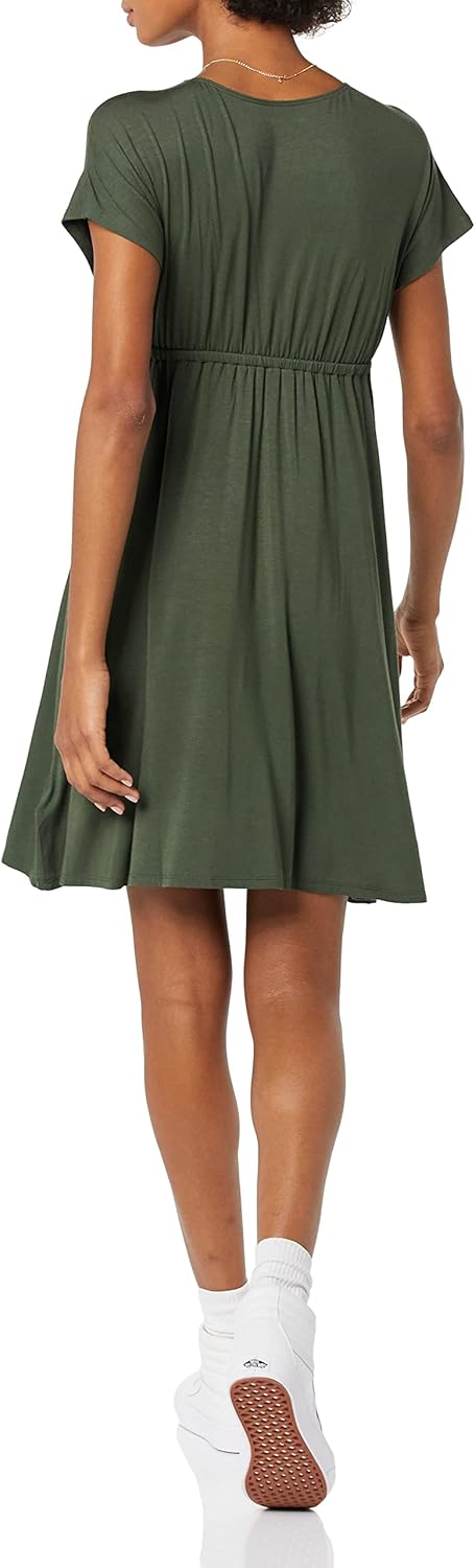 Thumbnail 1 de Amazon Essentials women’s casual surplice dress (beach & wedding guest) – plus sizes available