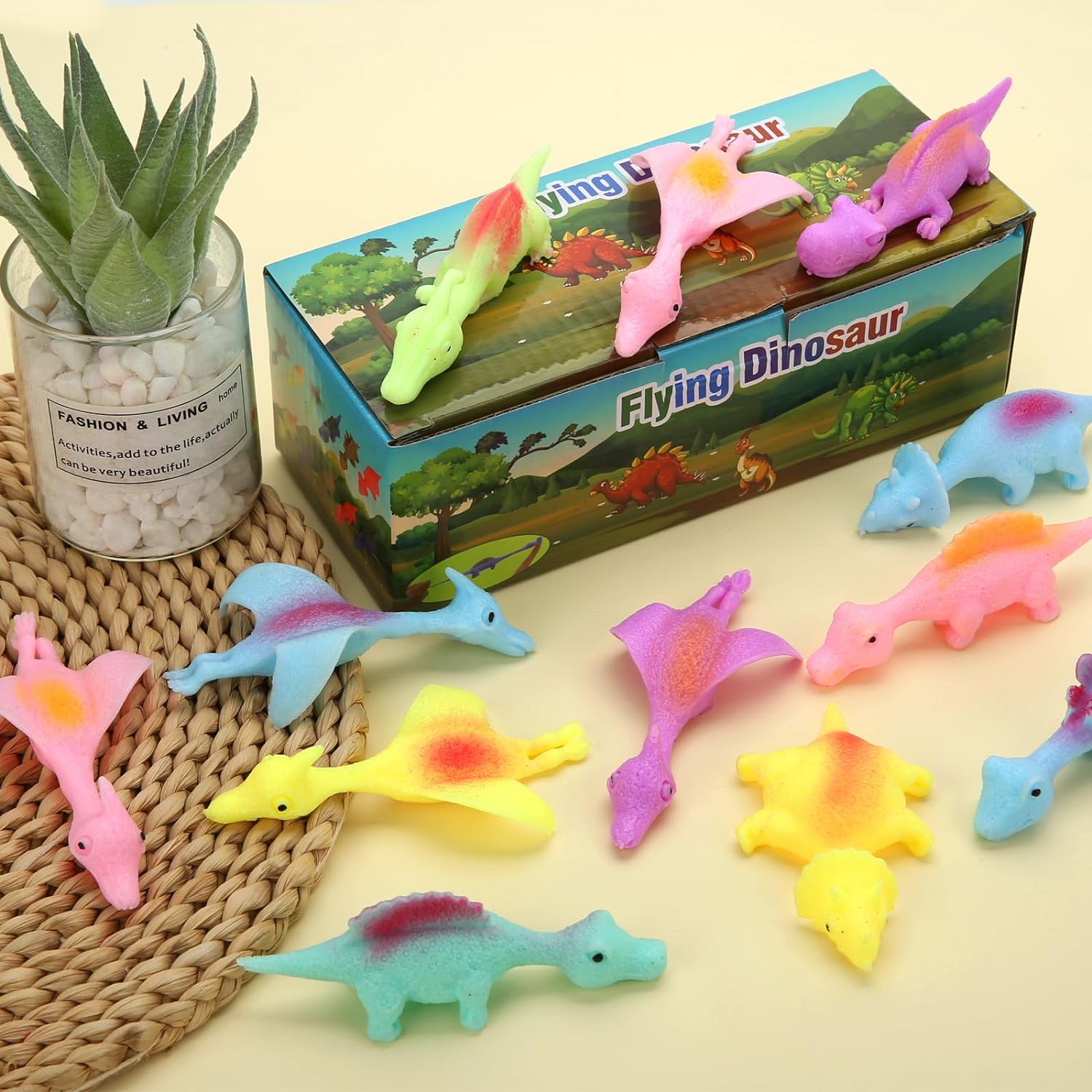 Detalle 2 de Slingshot Dinosaur Finger Toys 20-Pack