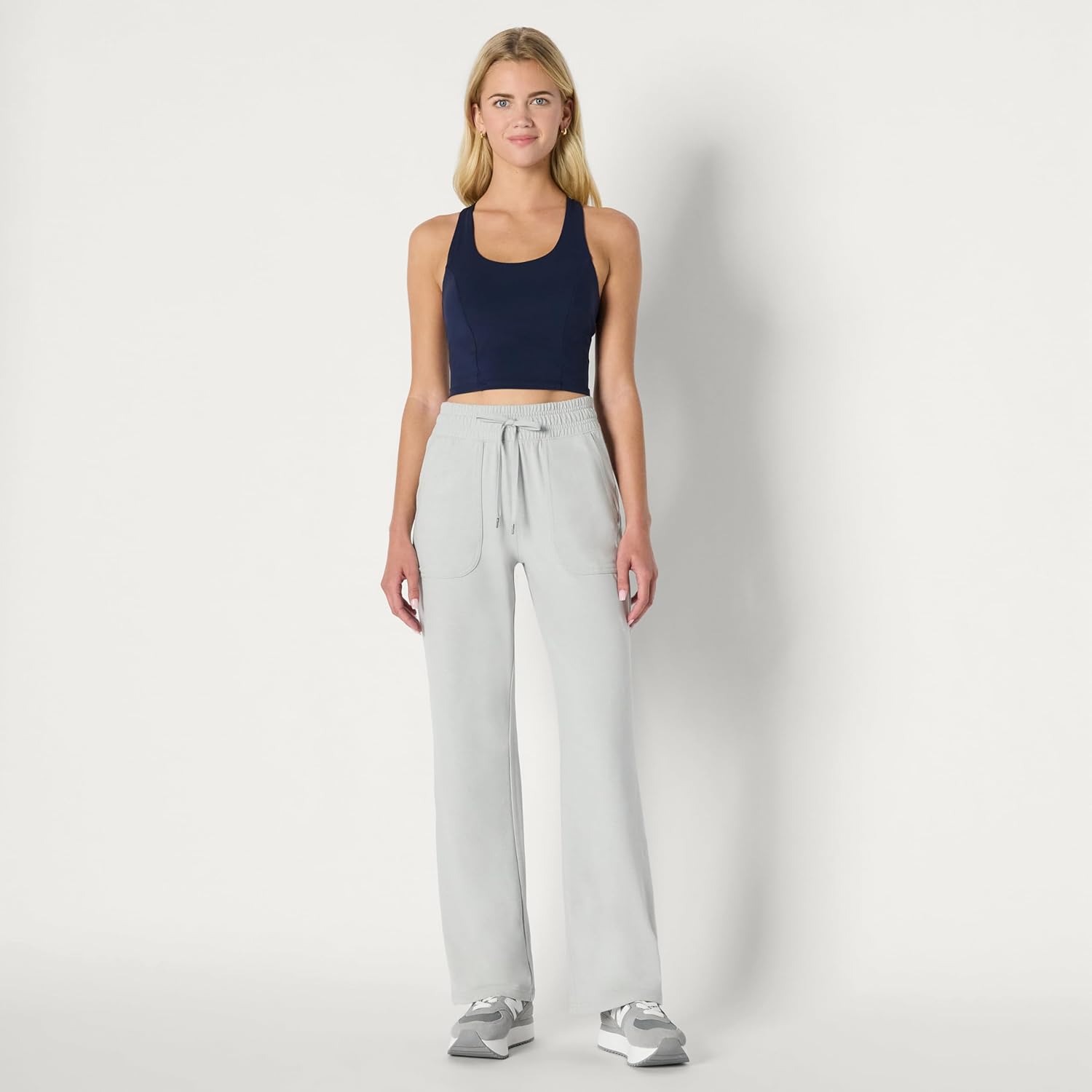 Thumbnail 2 de Amazon Essentials Women’s Relaxed Fit Athletic Soft Performance Stretch Tracksuit Bottoms