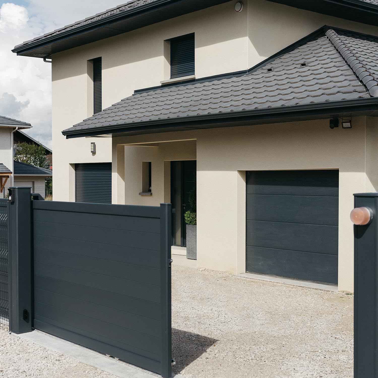 Thumbnail 2 de Somfy 1246285 – Motorisation pour portail coulissant Slidymoove 600, avec 2 télécommandes Keypop, batterie de secours et photocellules