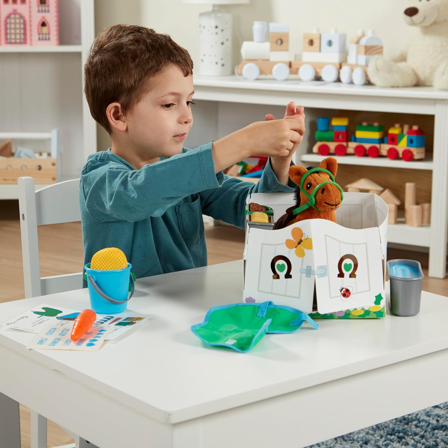Detalle de Melissa & Doug Feed & Groom Horse Care Play Set with Plush Horse (23 pcs)