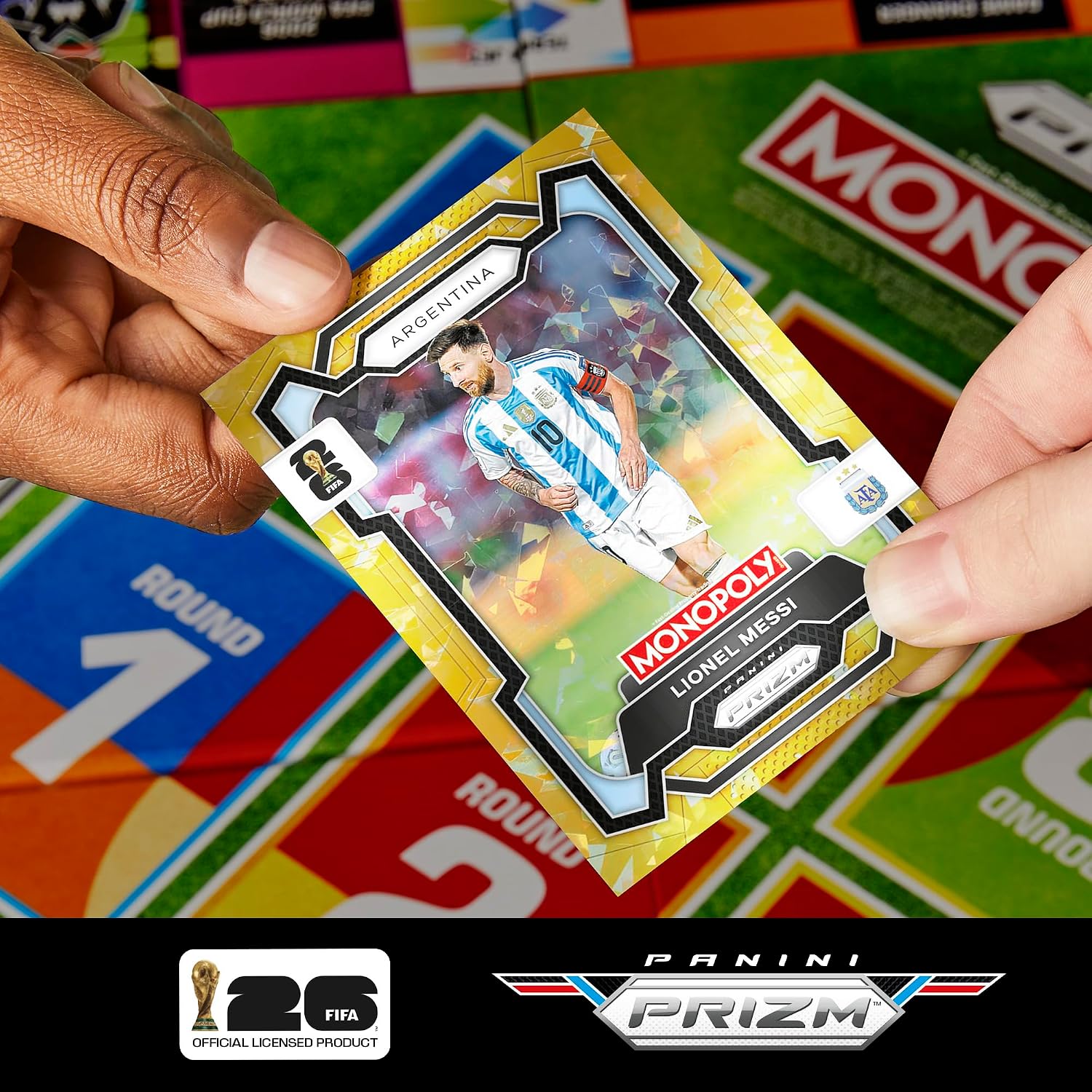 Detalle de Monopoly Panini Prizm Copa Mundial de la FIFA 2026 - Juego de Mesa con Cartas Coleccionables