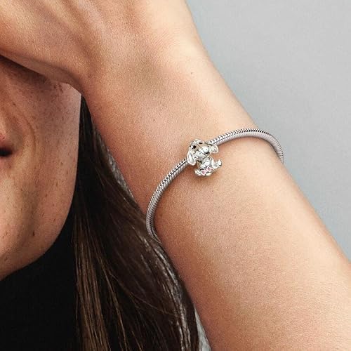 Detalle 2 de PANDORA Disney Winnie Puuh Charm – Sterling Silber und Emaille, kompatibel mit Moments Armbändern