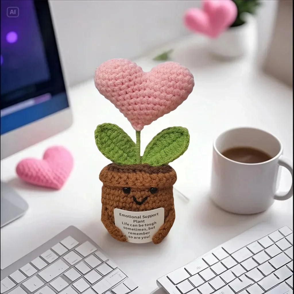 Thumbnail 1 de PIGPIGFLY Hand Knitted Lucky Charm Pocket Hug – Positive Potato Crochet Plant Buddy with 4-Leaf Clover Keychain