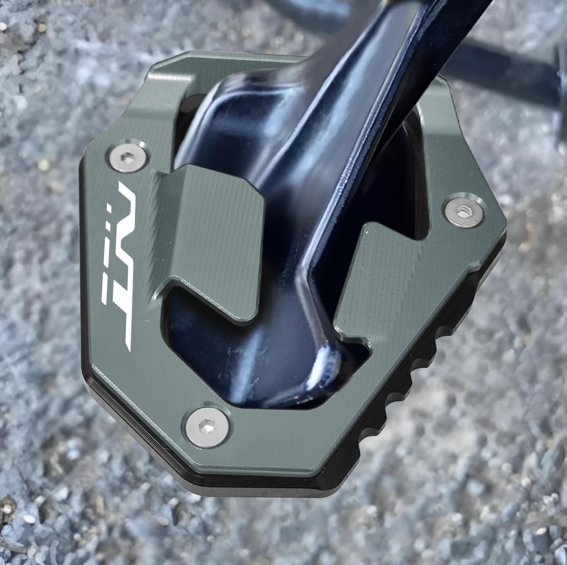 Detalle de Modeer Cavalletto laterale esteso per Honda NT 1100 / NT1100 DCT (anni 2022–2025) – accessorio CNC grigio