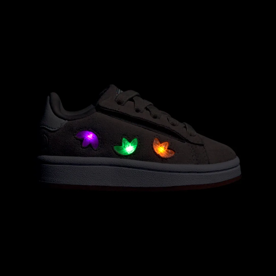 Detalle de Adidas Campus 00s: zapatilla con LED y cordones elásticos en beige