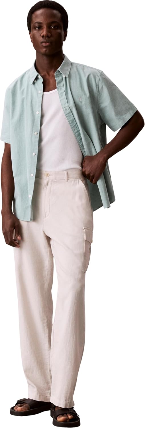 Detalle de Calvin Klein Altre Camicie Uomo: stile essenziale e originalità