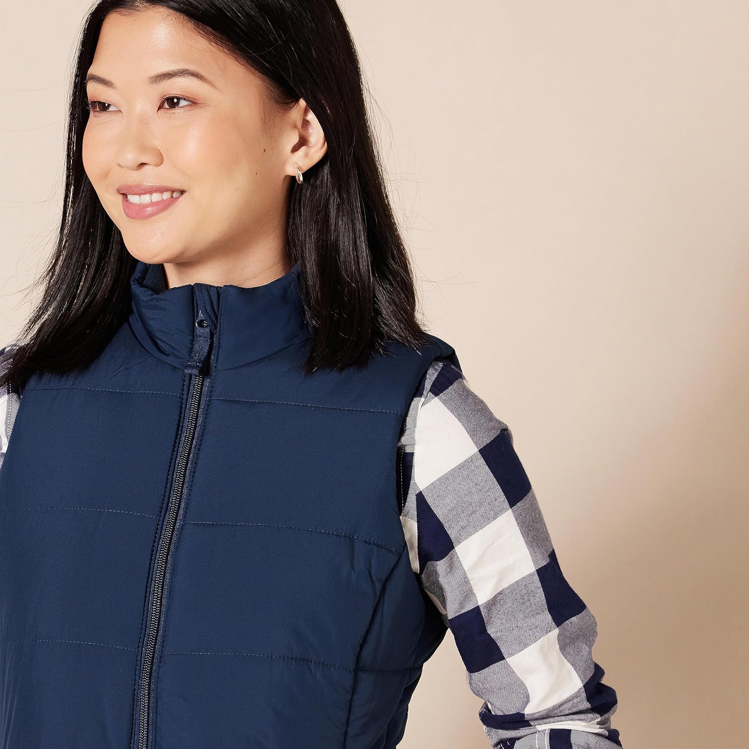 Detalle de Amazon Essentials Women's Mid-Weight Zip Puffer Gilet