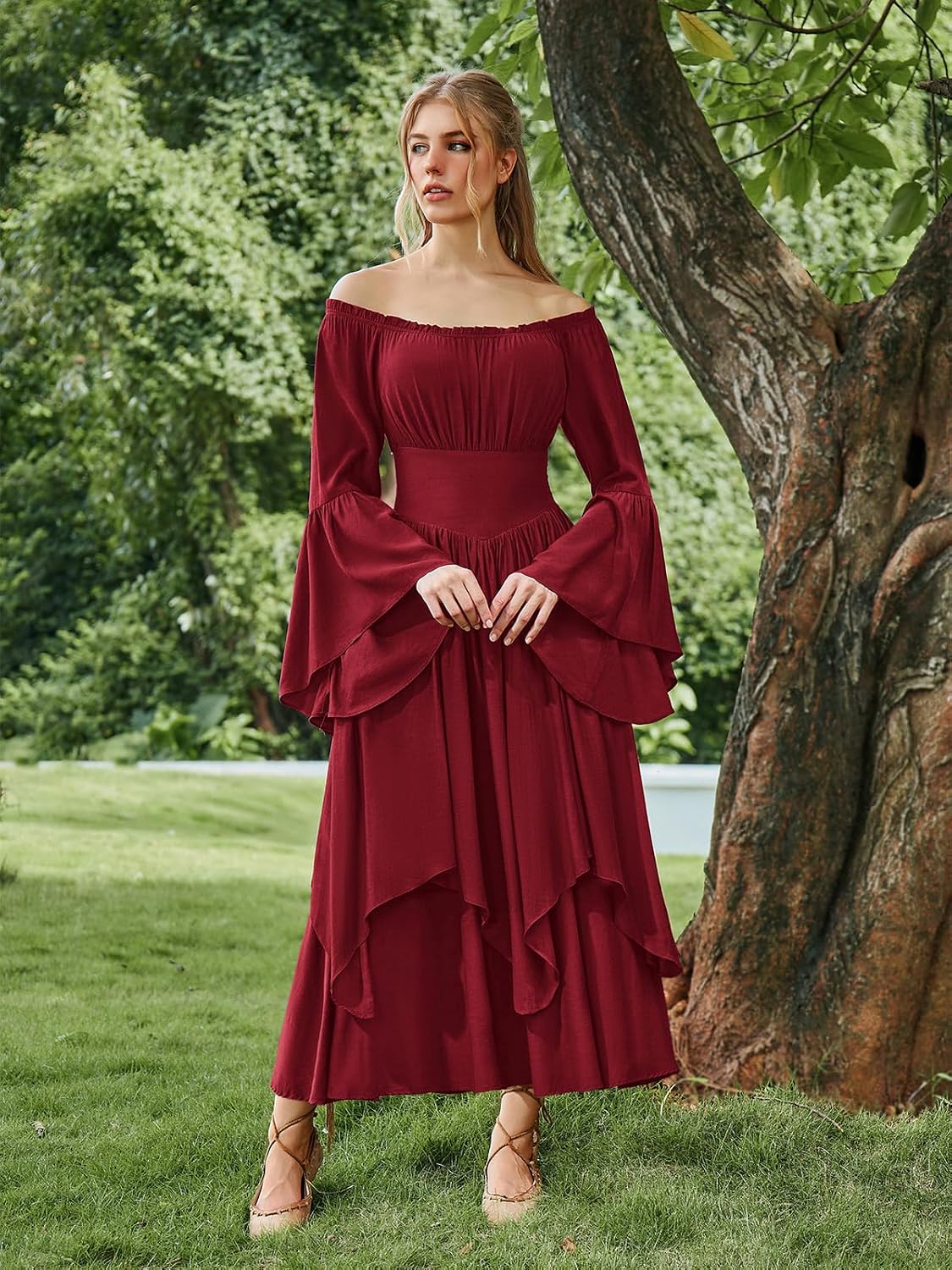 Detalle de Scarlet Darkness Renaissance Costume Dress
