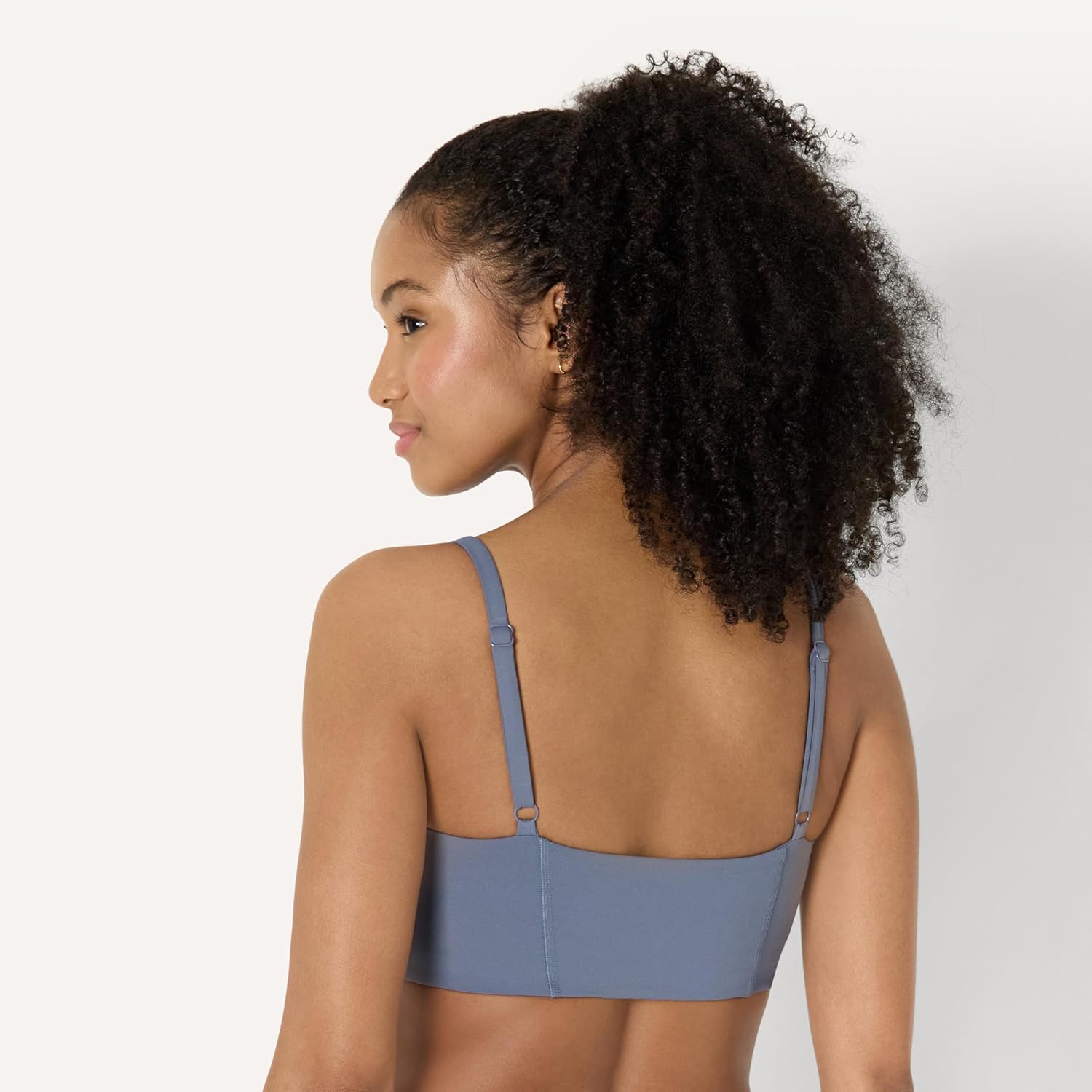 Detalle de Amazon Essentials Women's Active FormFlex Buttery Soft Light Support Sweetheart Neck Yoga Sports Bra