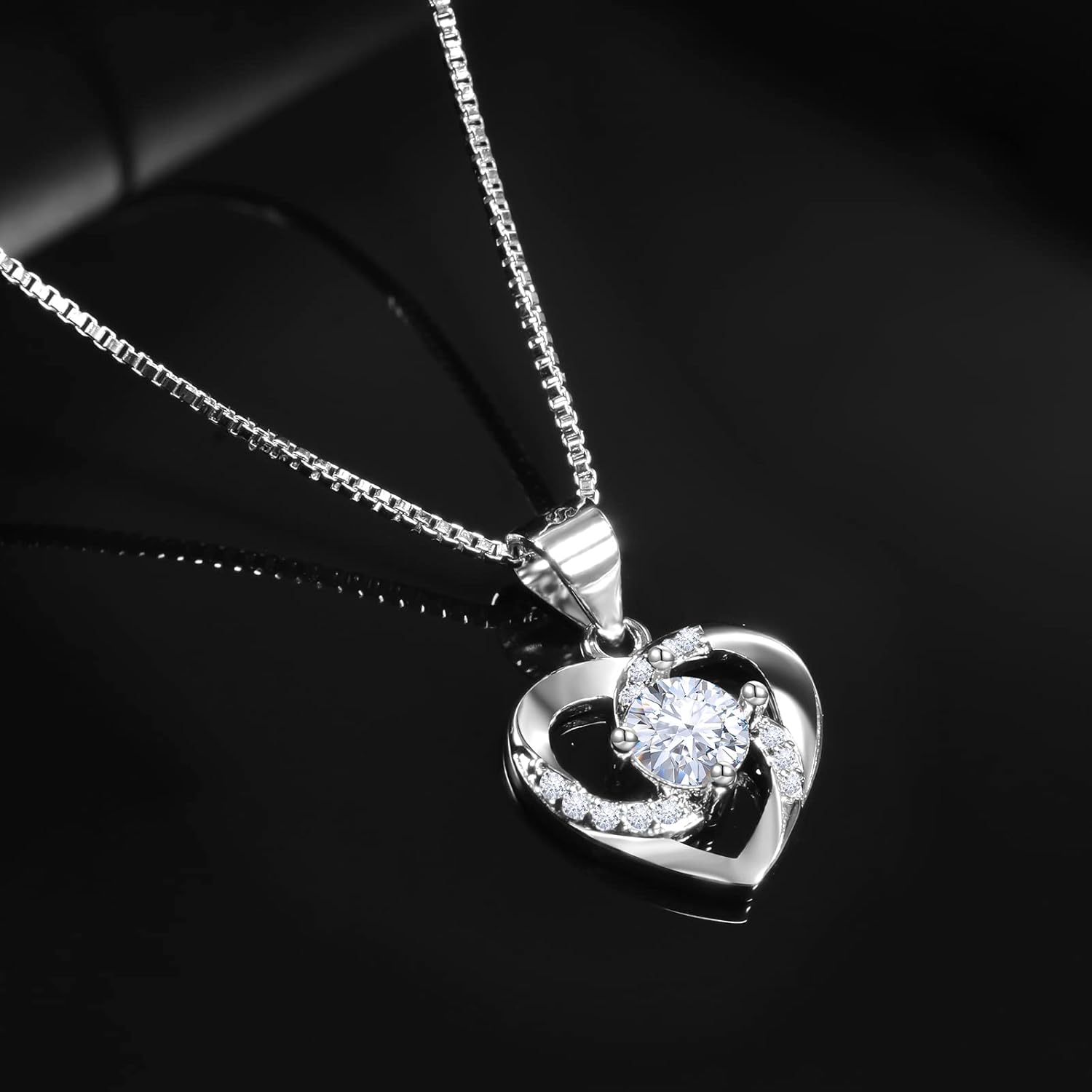 Detalle 2 de BOCHOI collar Día de la Madre en plata de ley 925 con colgante de corazón